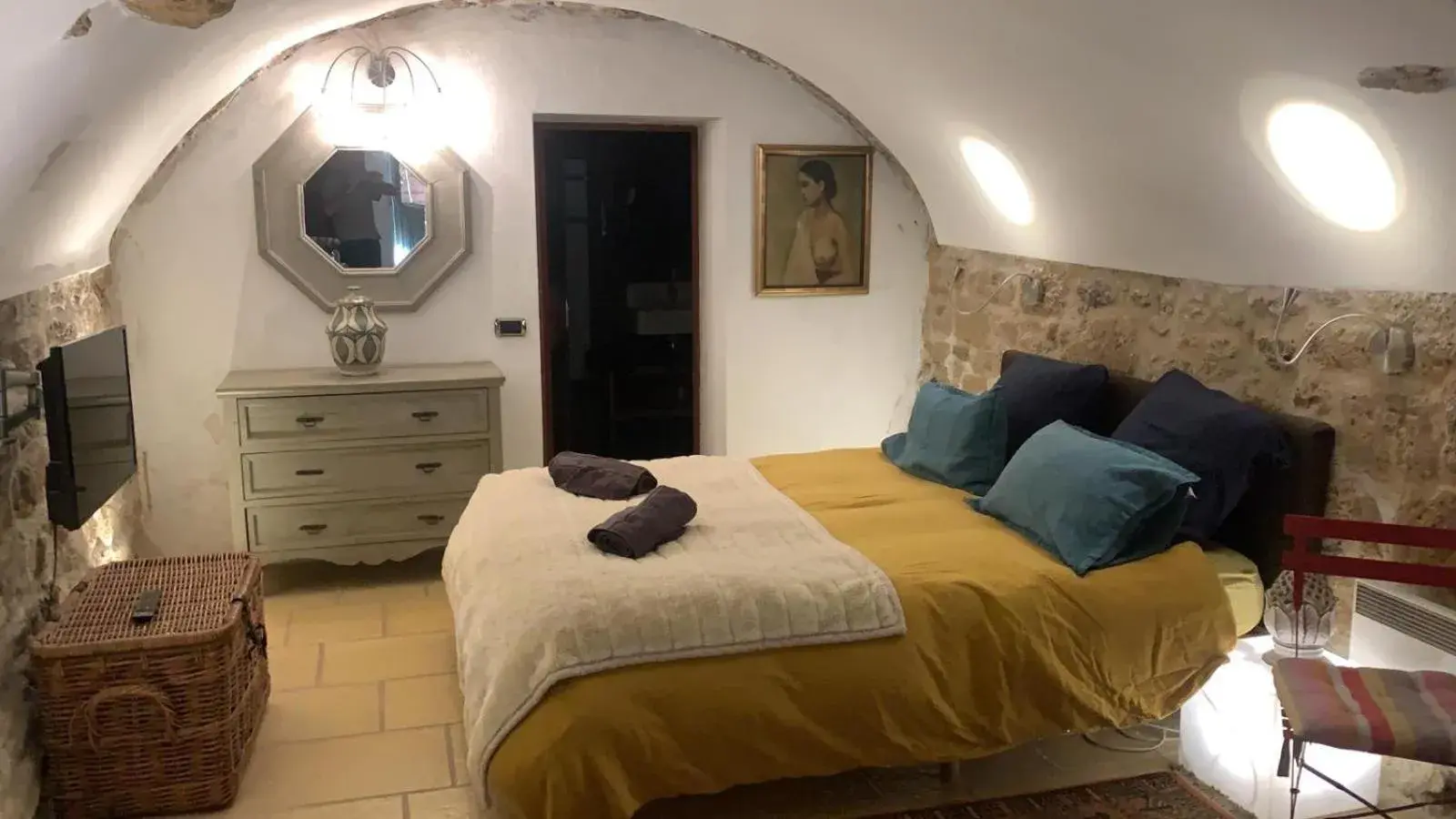 la villageoise, chambre troglodyte pitoresque au cœur du village la villageoise, chambre troglodyte pitoresque au cœur du village