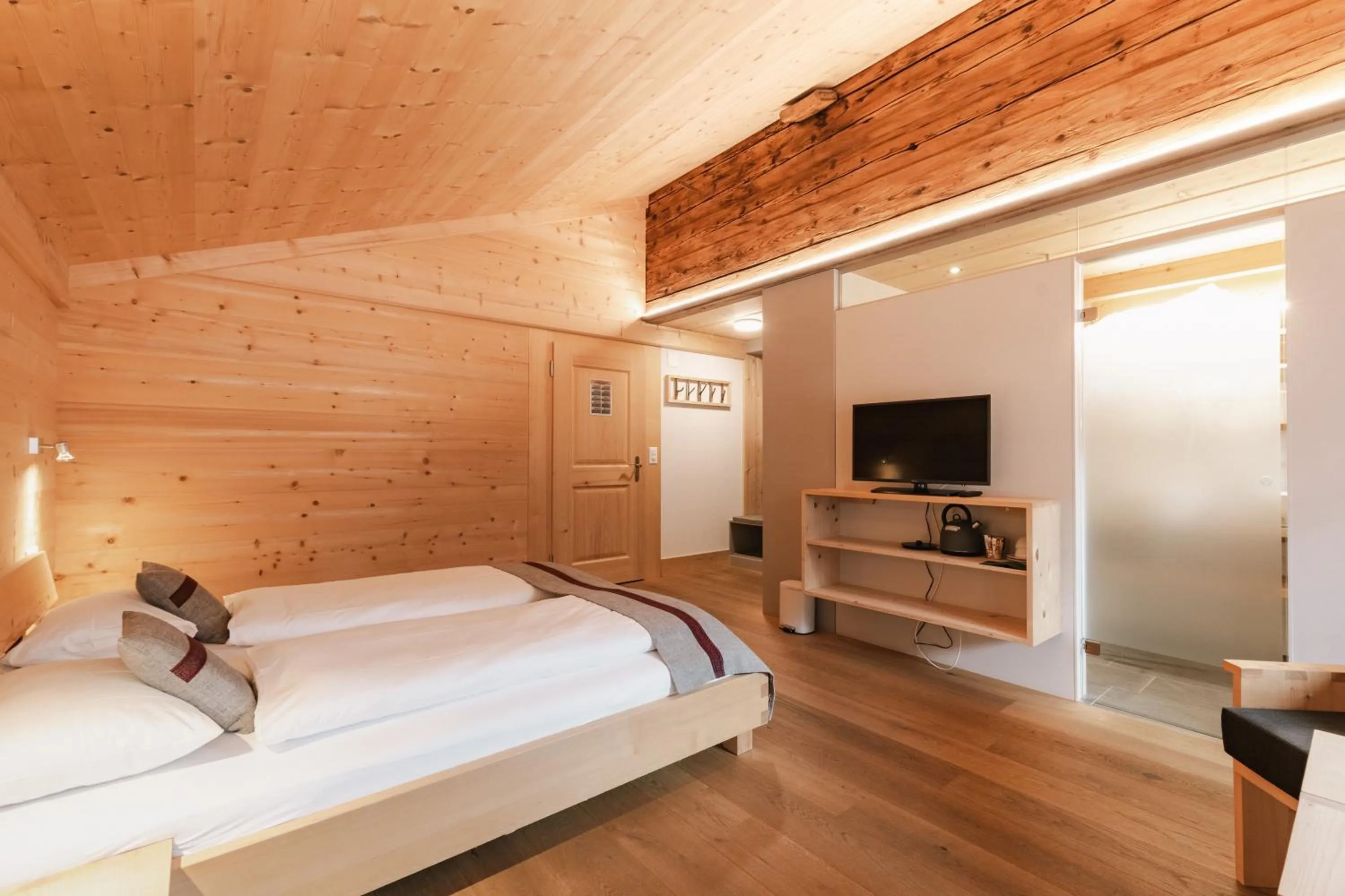 Photo of the whole room, Bed in Gasthof Bären