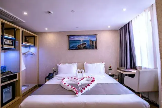 Standard Queen Room in La Maison Royale South C Standard Queen Room in La Maison Royale South C