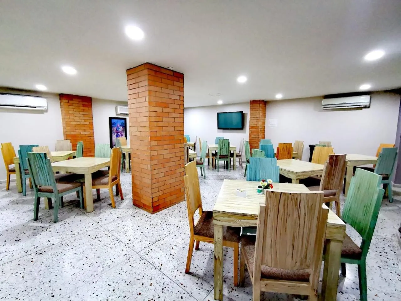 Restaurant/places to eat in Hotel Torre del Prado