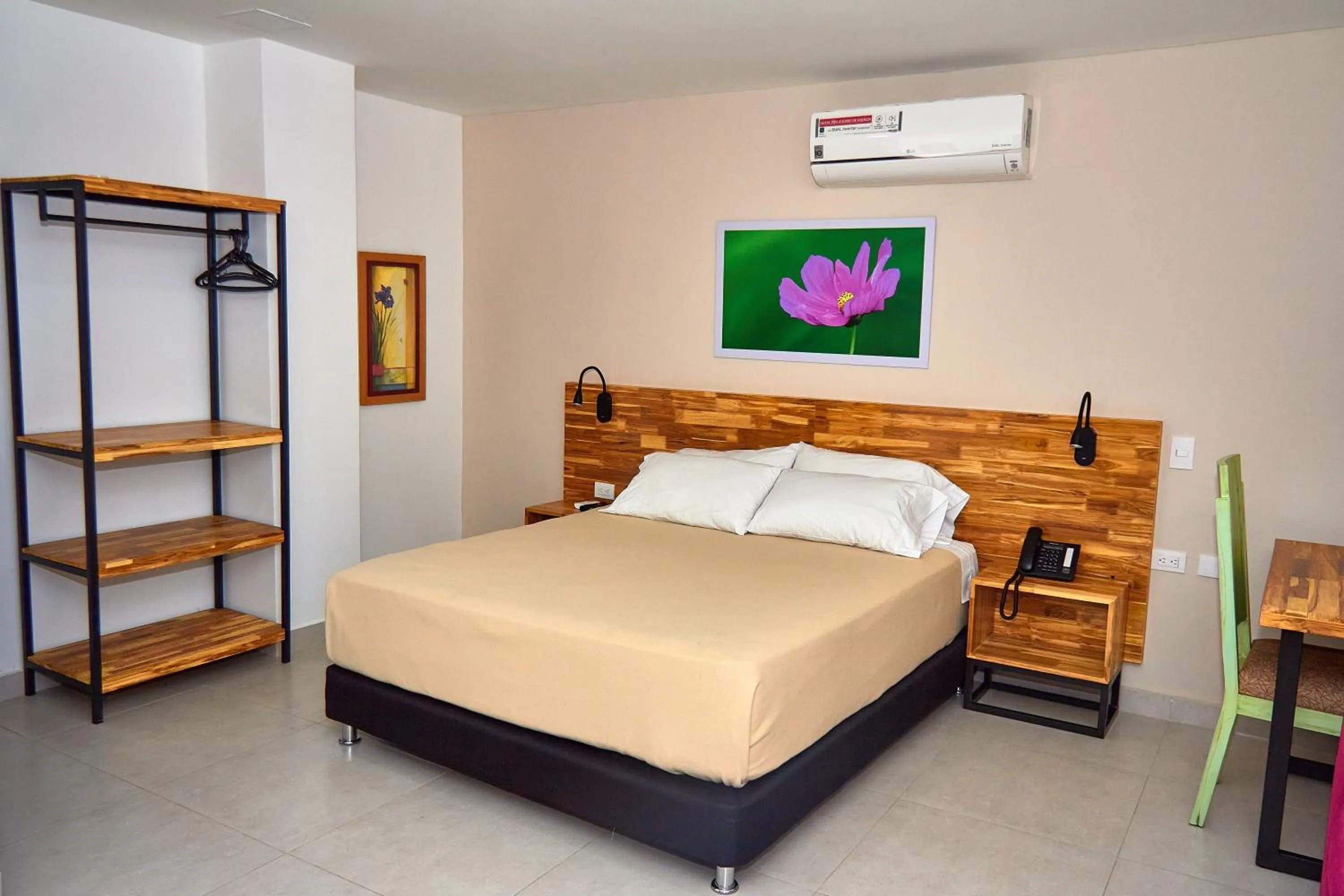 Photo of the whole room, Bed in Hotel Torre del Prado