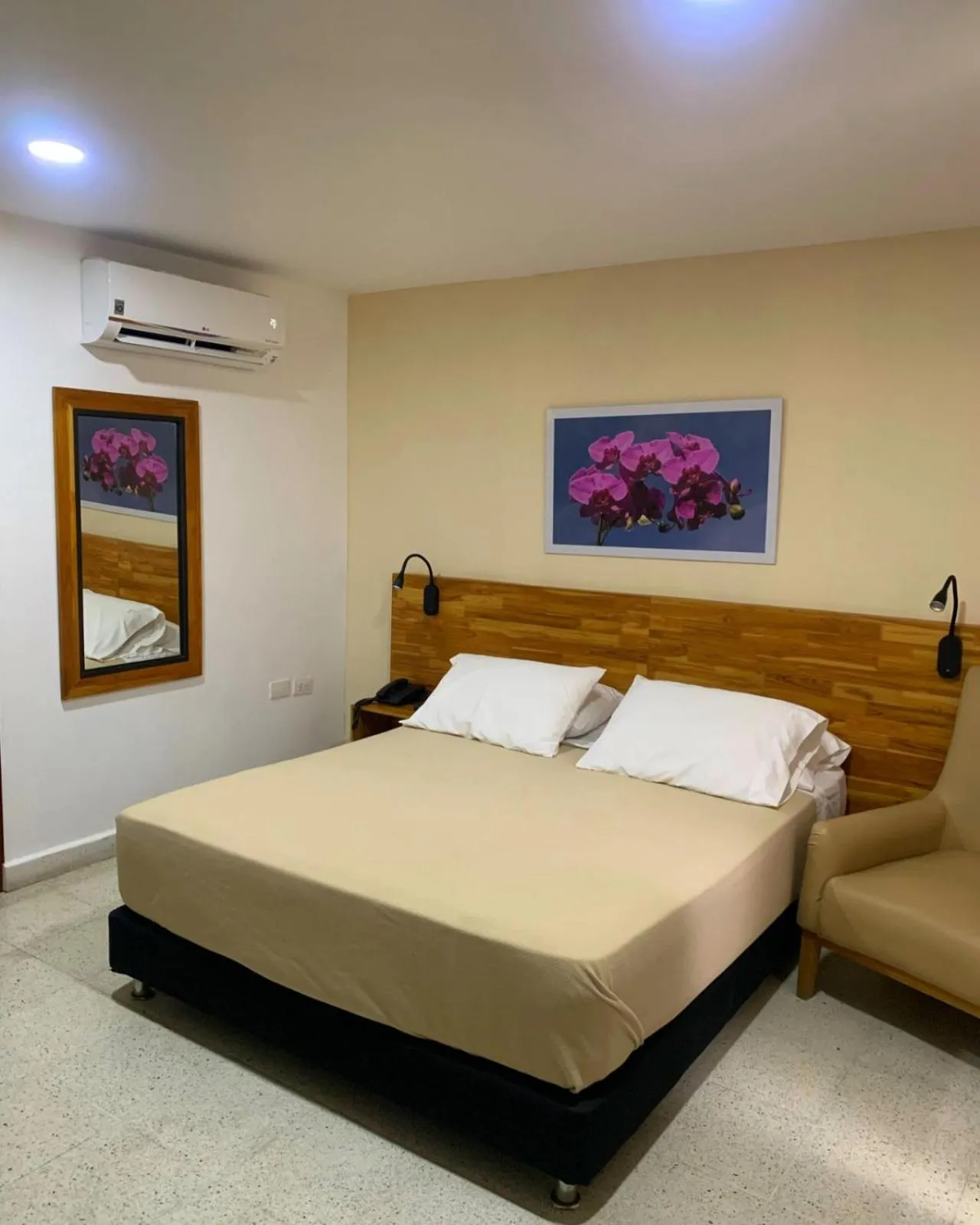 Bed in Hotel Torre del Prado