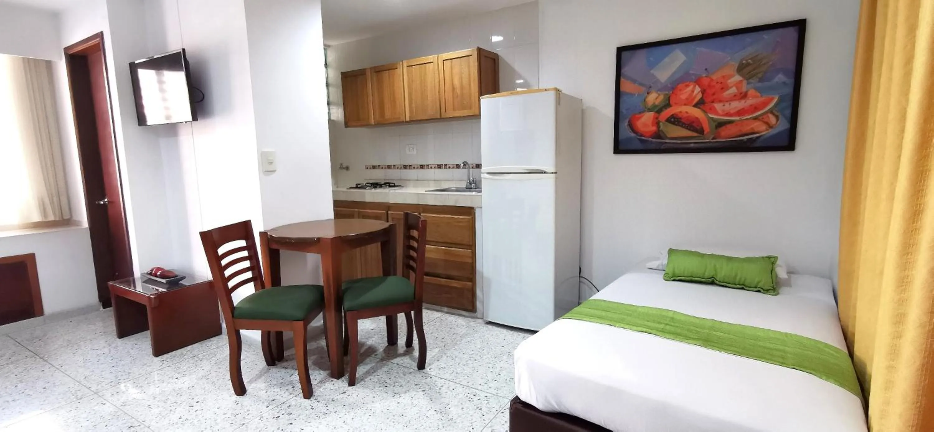 Kitchen or kitchenette, Bed in Hotel Torre del Prado