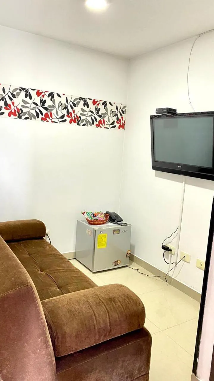 Communal lounge/ TV room in Hotel Jardines del Caney