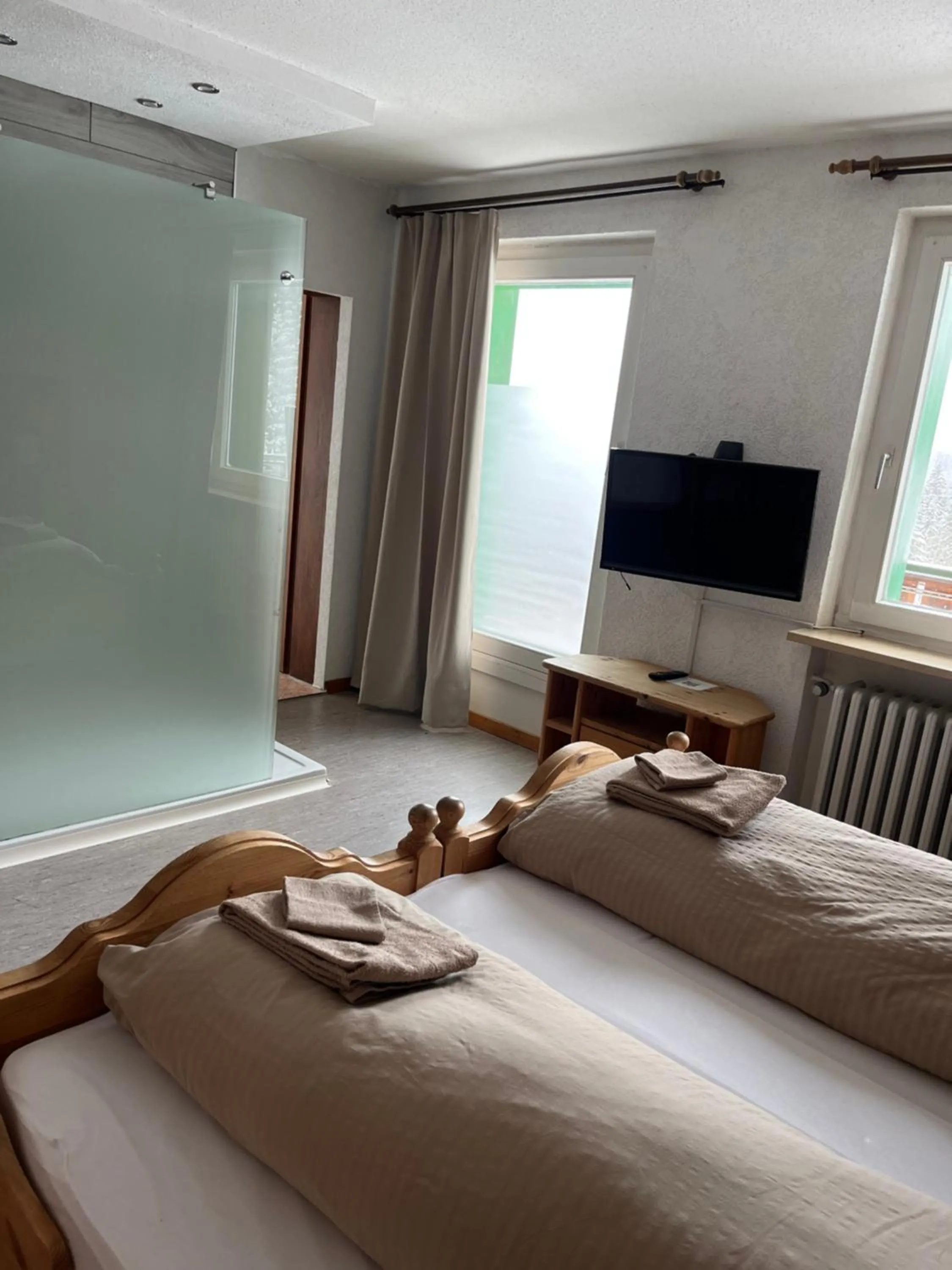 Photo of the whole room, Bed in Berggasthof zur Todtnauer Hütte