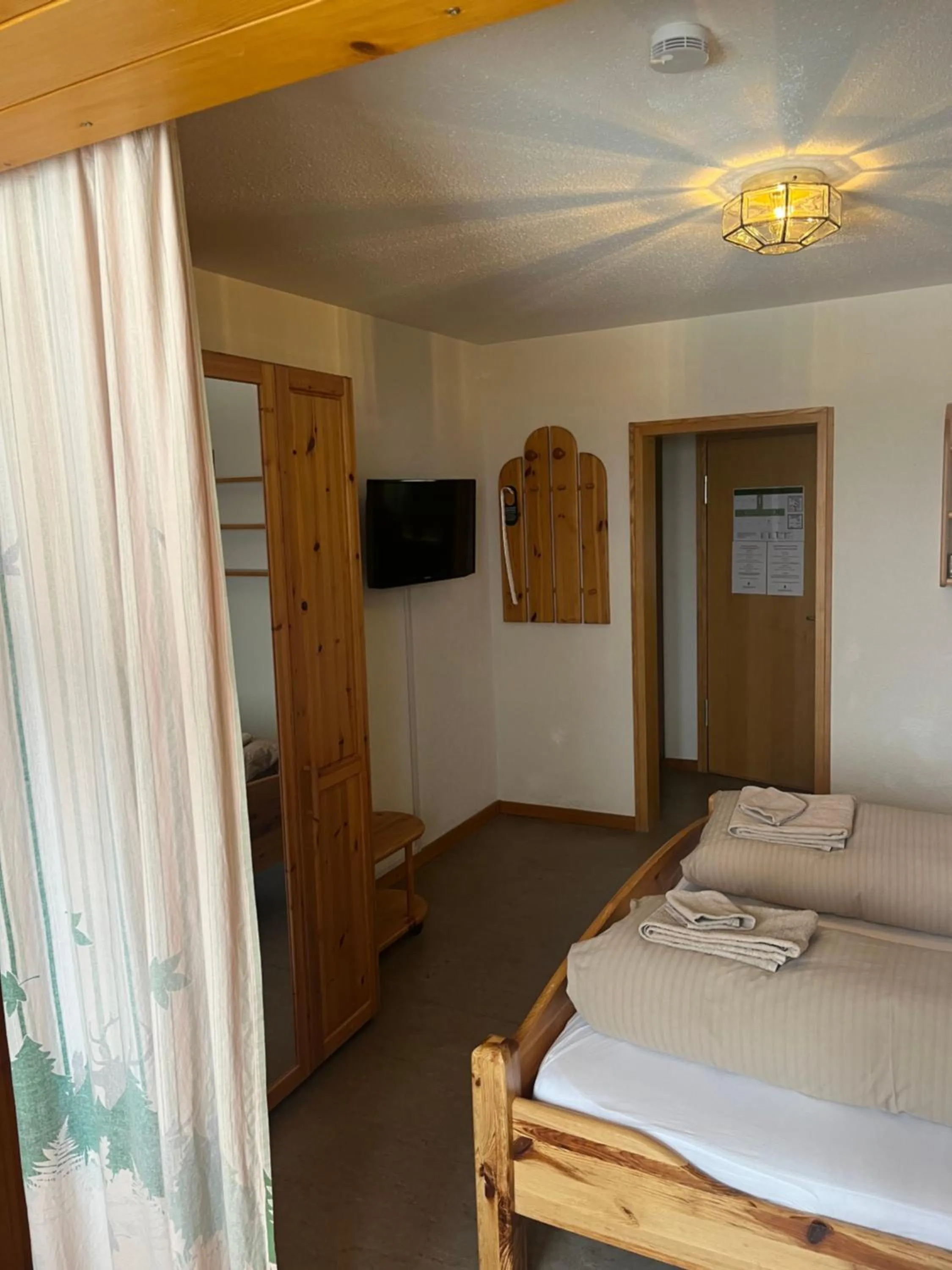 Photo of the whole room, Bed in Berggasthof zur Todtnauer Hütte