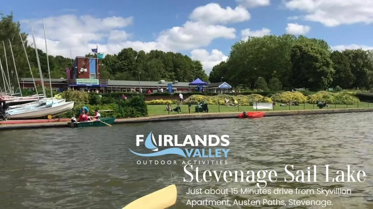 Property building in Skyvillion-STEVENAGE Amazing 3Bed House, Garden, Free Off Street Parking for 2 Cars, WiFi