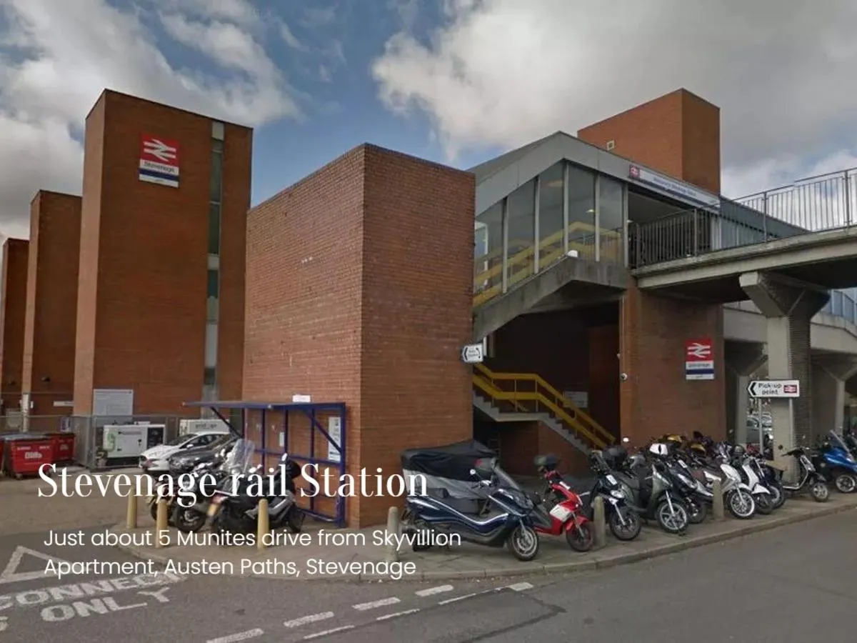 Property building in Skyvillion-STEVENAGE Amazing 3Bed House, Garden, Free Off Street Parking for 2 Cars, WiFi