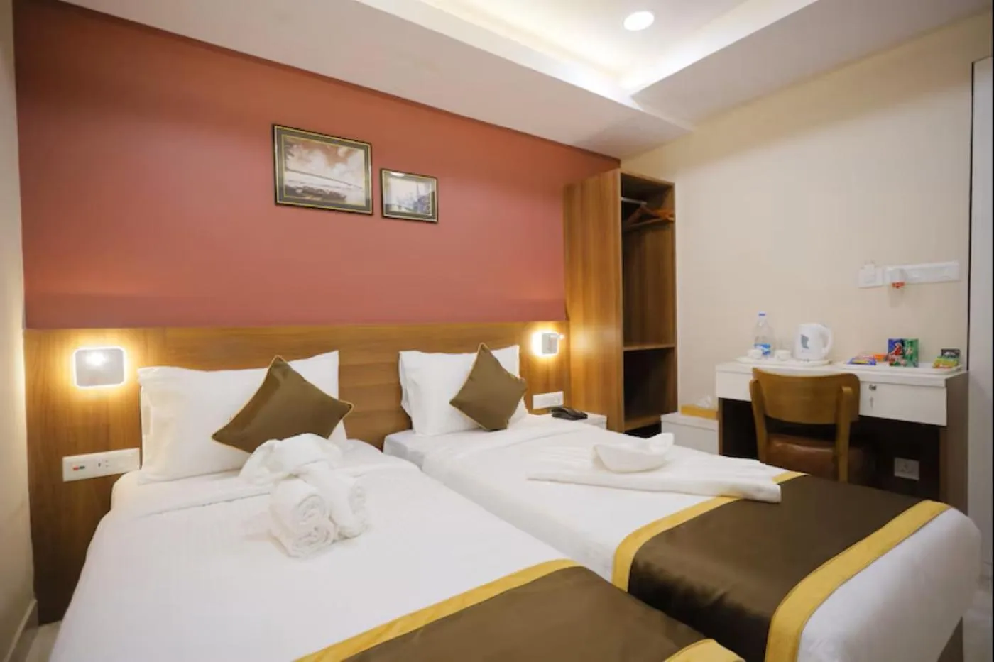 Bed in The Avenue Hotel Ballygunge