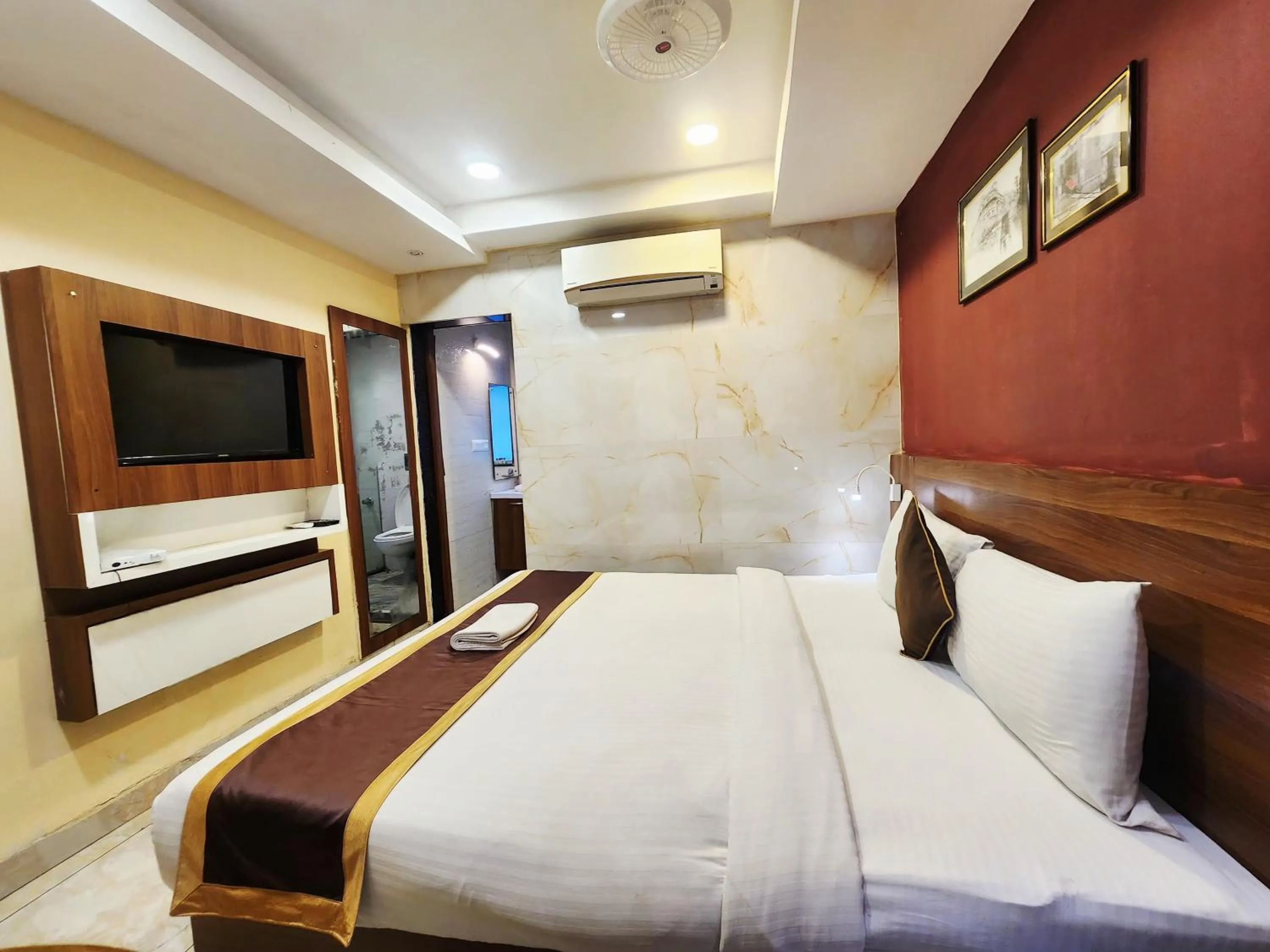 Bed in The Avenue Hotel Ballygunge