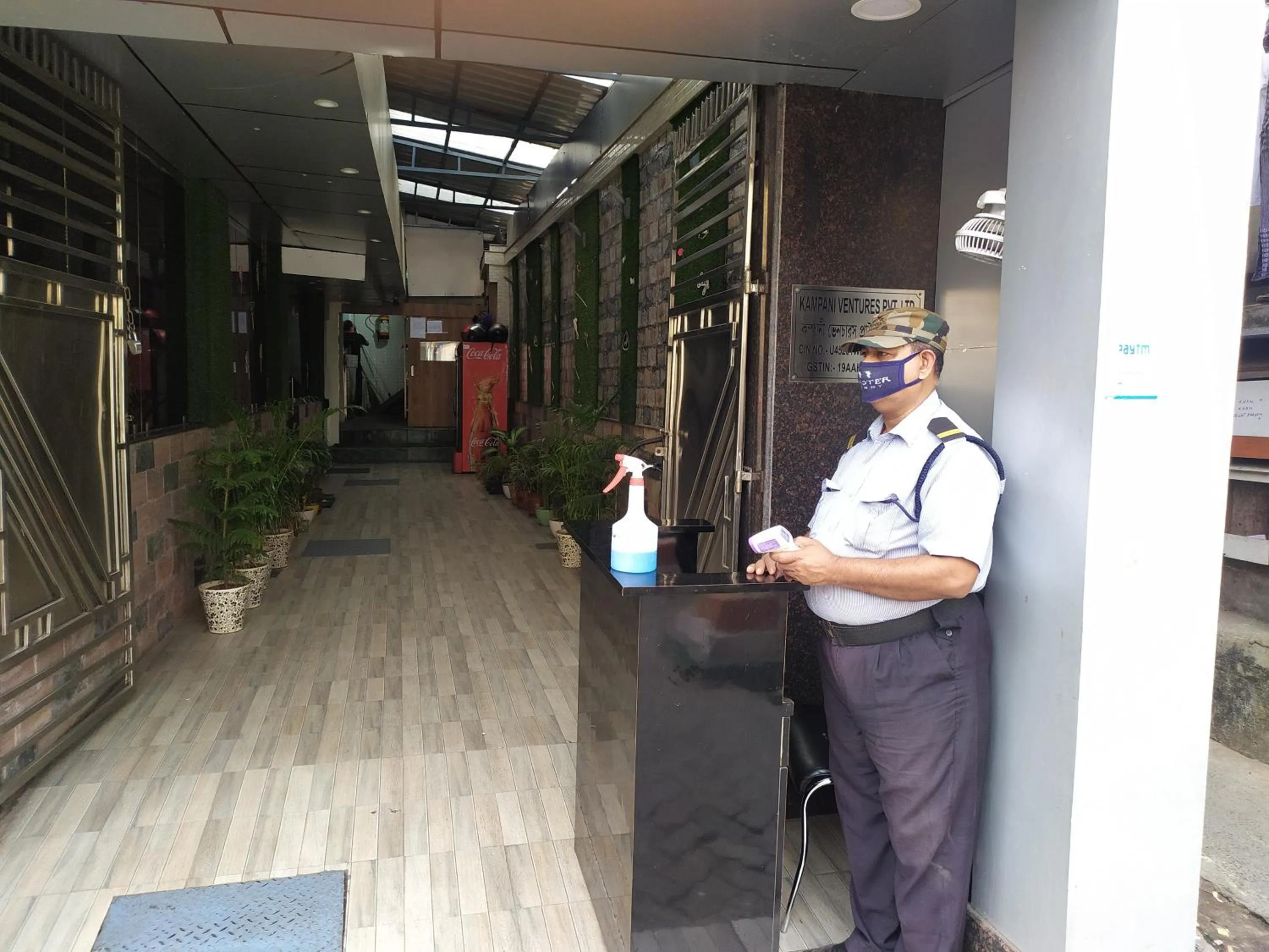 Staff in The Avenue Hotel Ballygunge