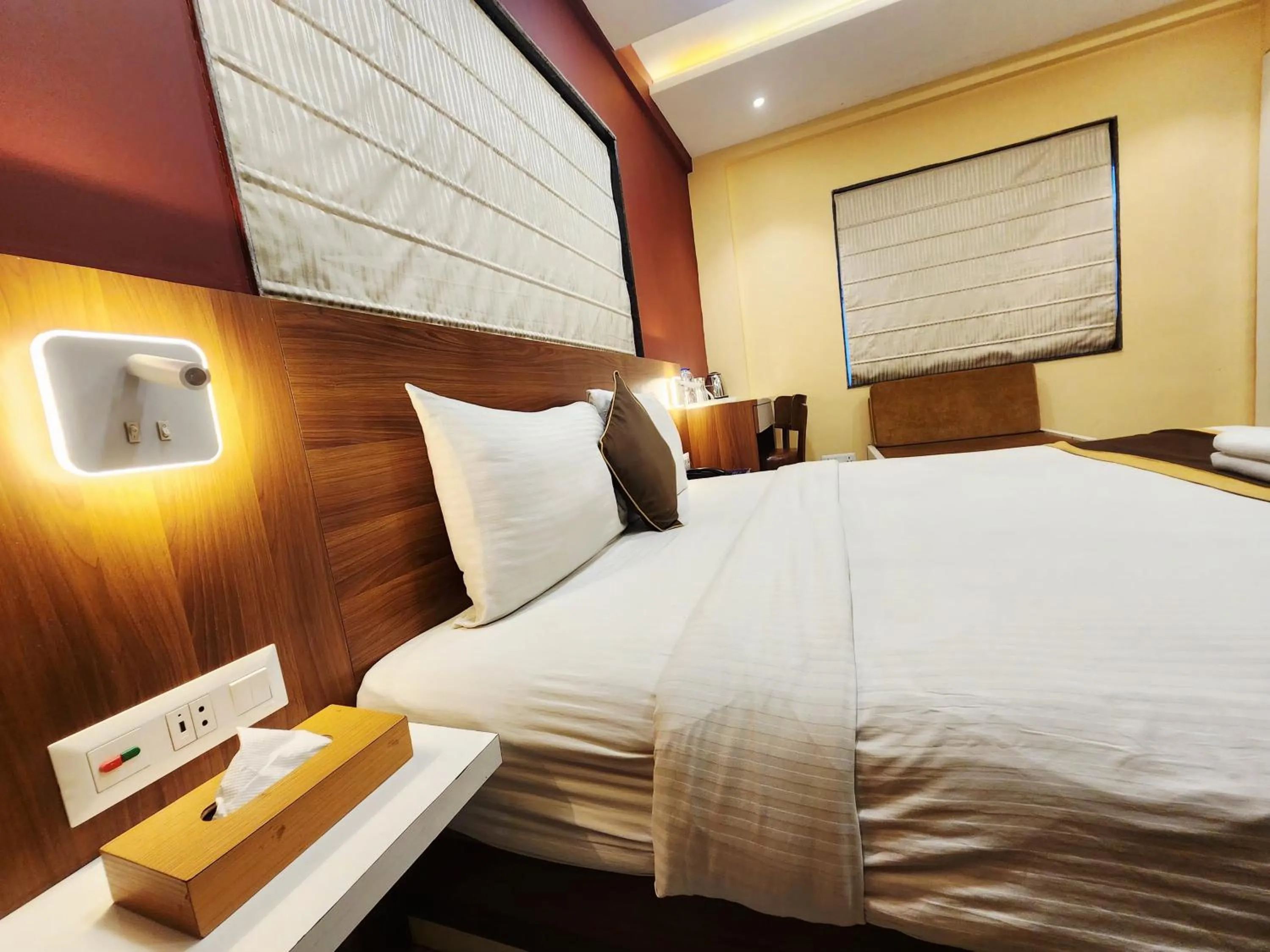 Bed in The Avenue Hotel Ballygunge