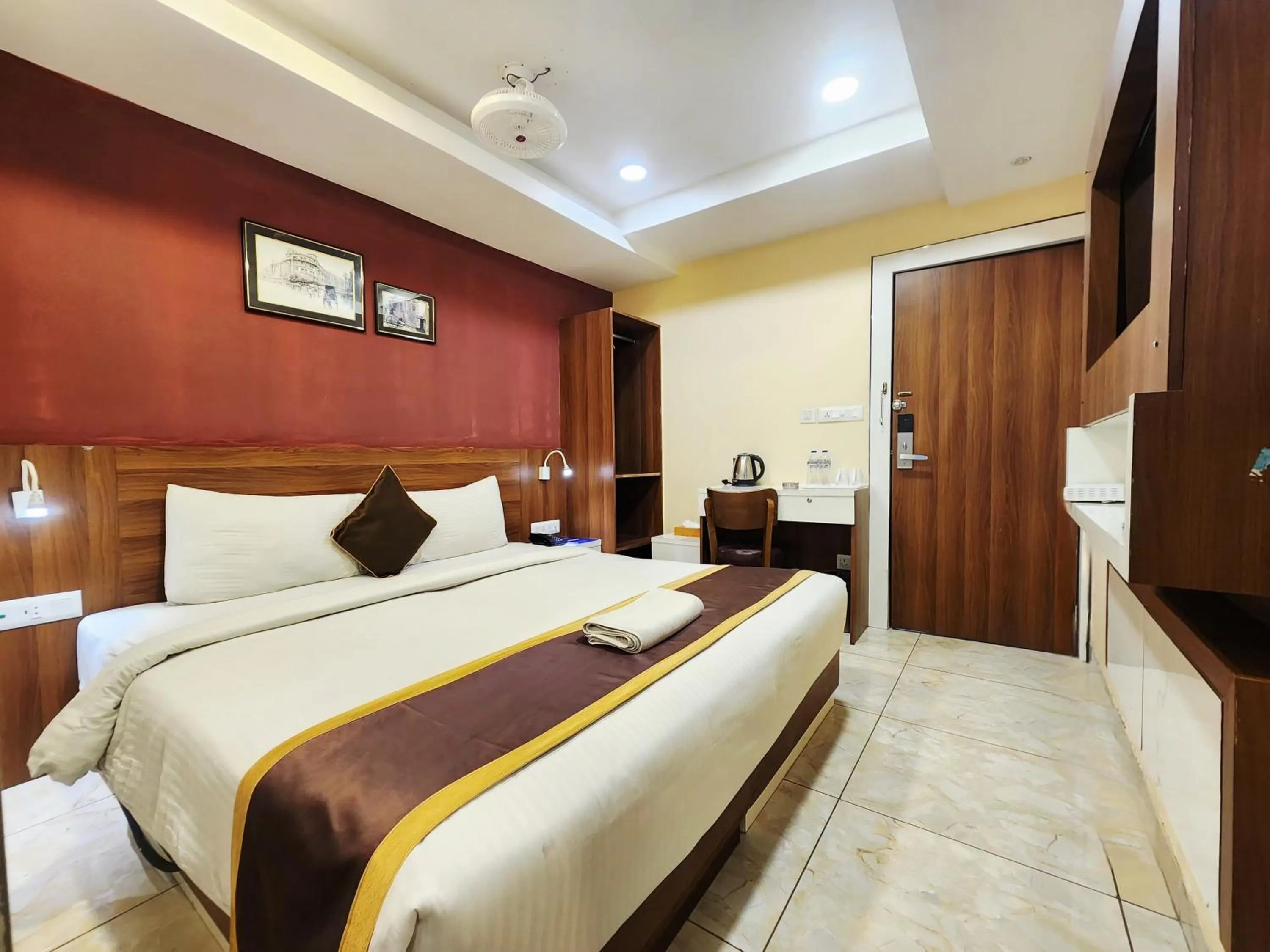 Bed in The Avenue Hotel Ballygunge