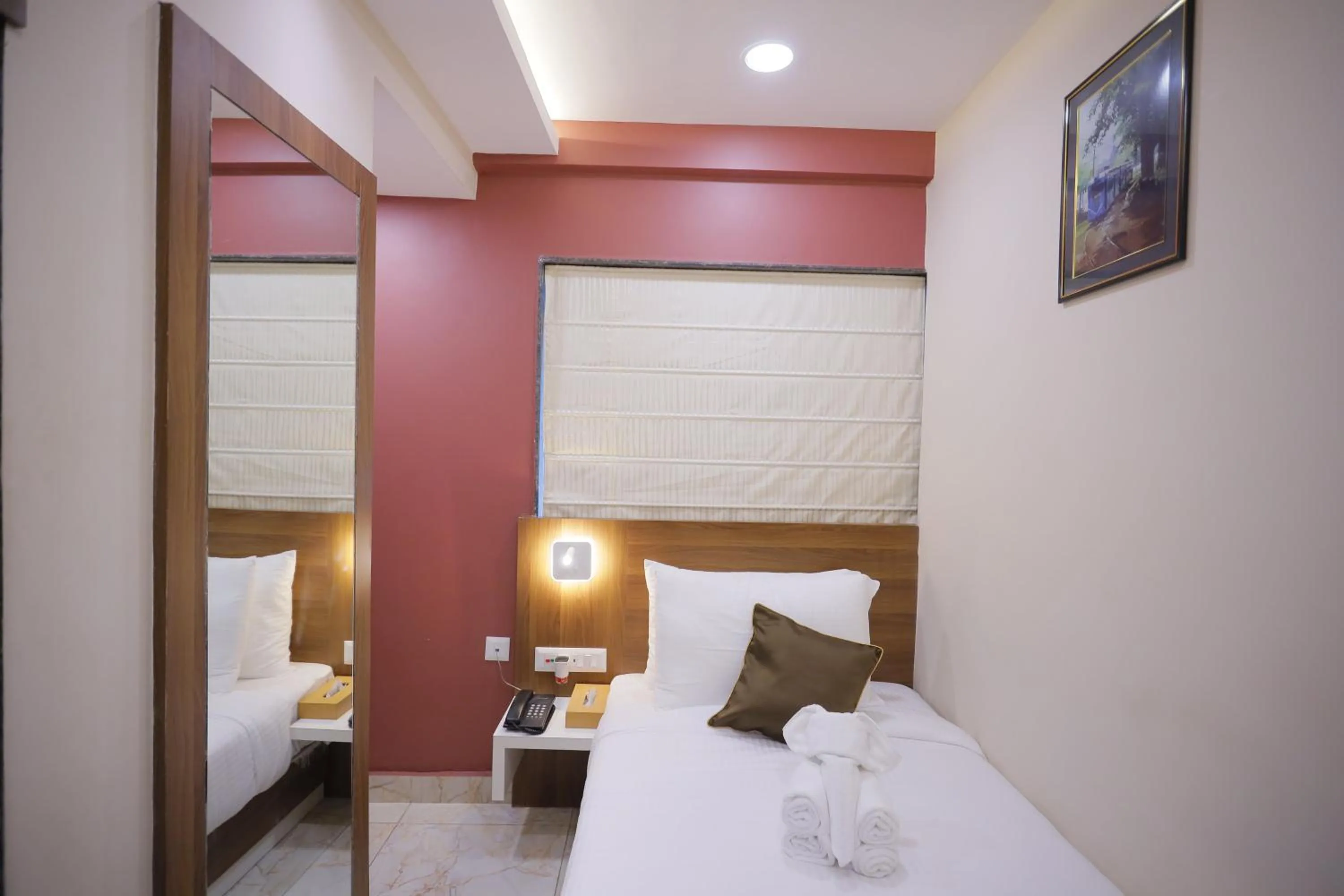 Bed in The Avenue Hotel Ballygunge