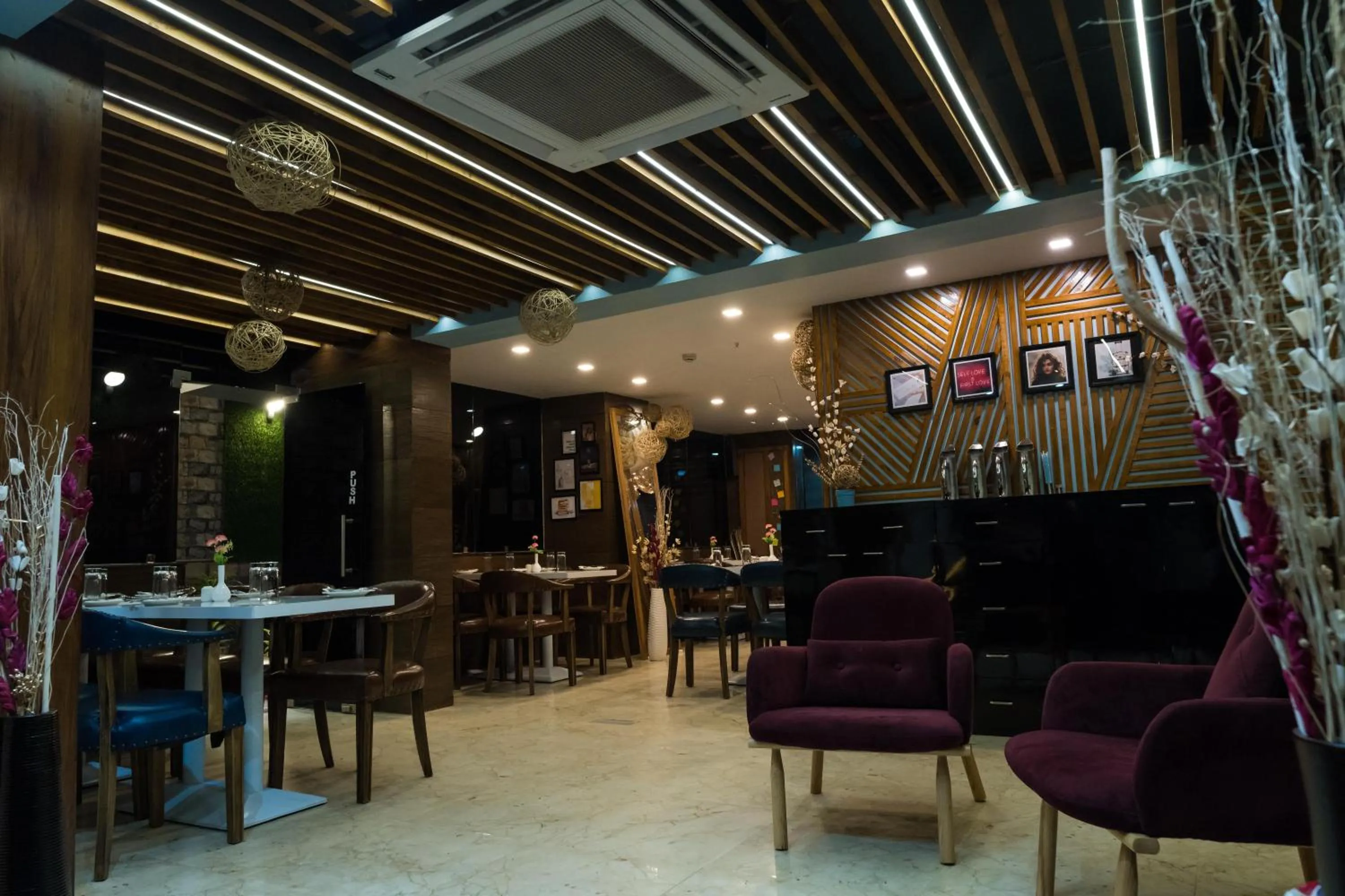 Restaurant/places to eat in The Avenue Hotel Ballygunge