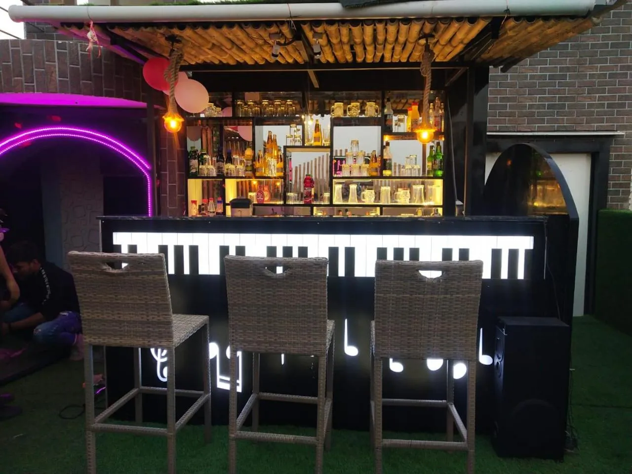 Food and drinks in The Avenue Hotel Ballygunge