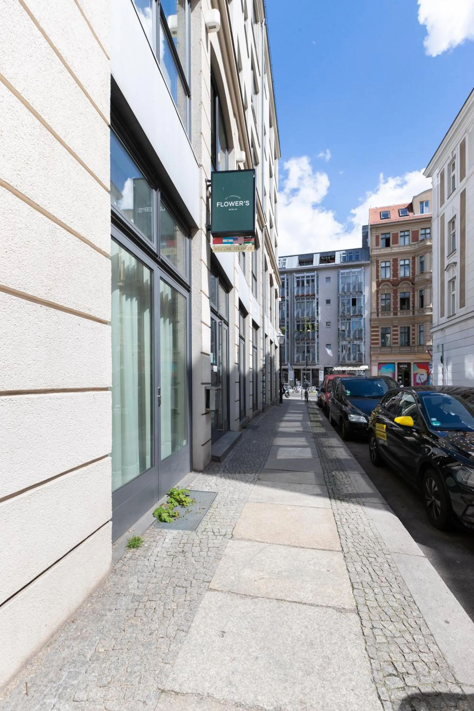 Property building in Flower's Berlin by Limehome - Digital Access