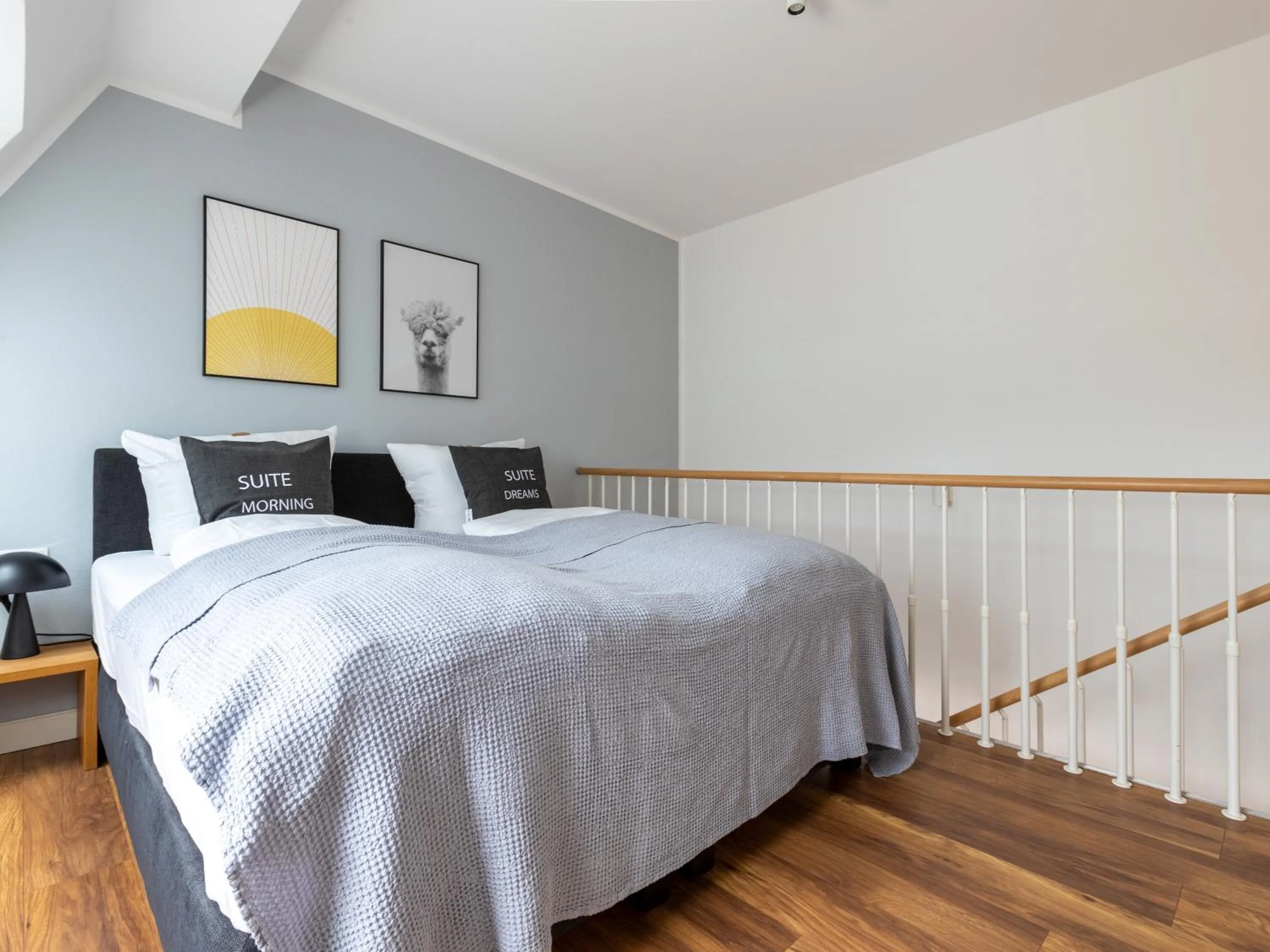 Bed in Flower's Berlin by Limehome - Digital Access