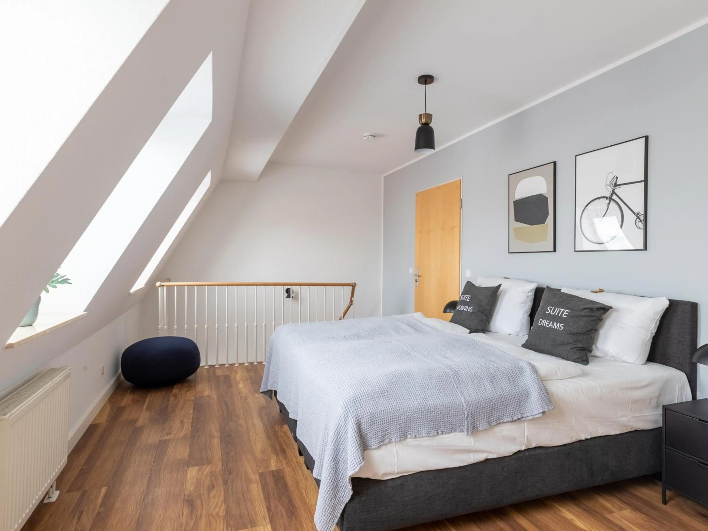 Bed in Flower's Berlin by Limehome - Digital Access