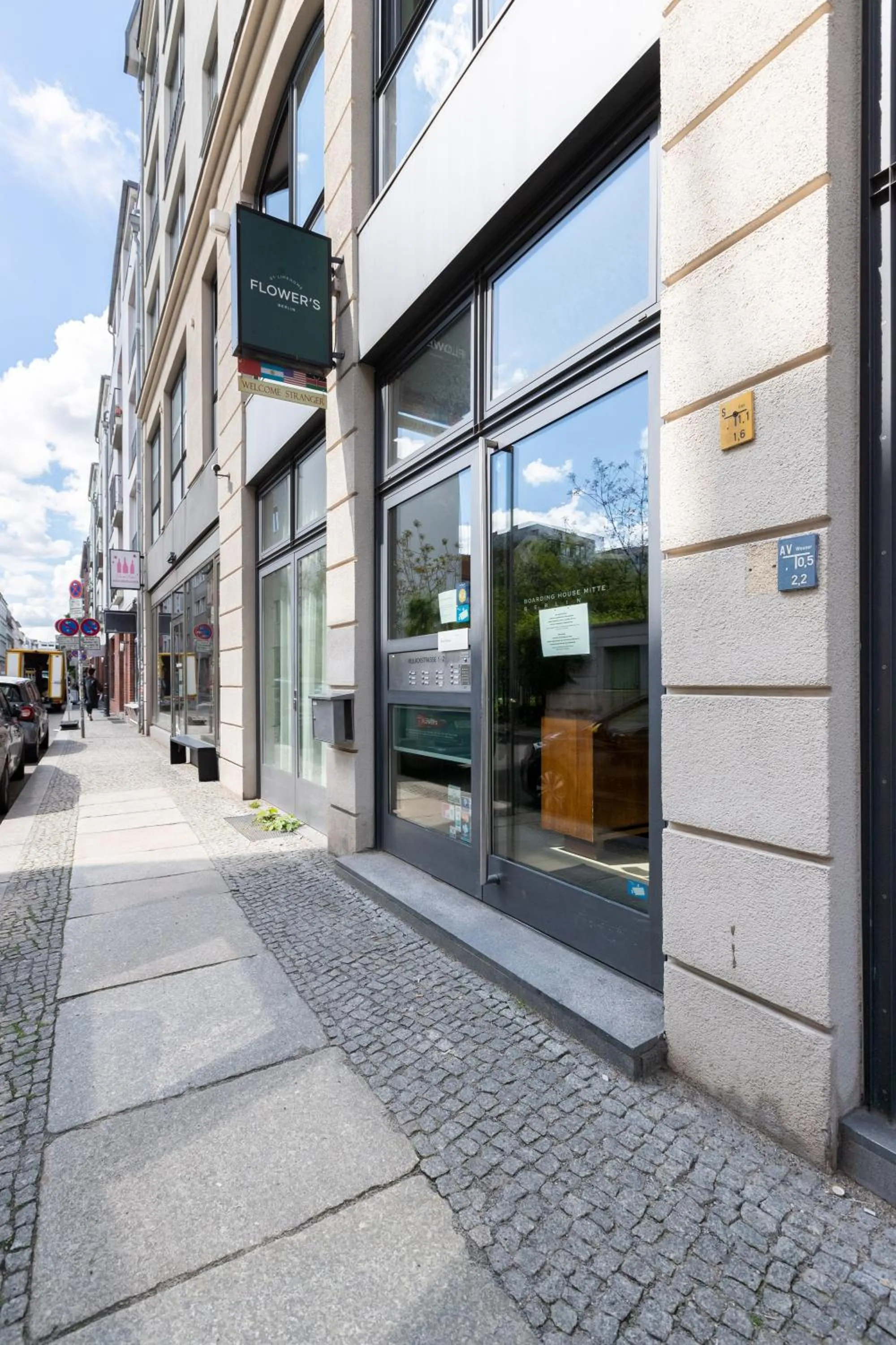 Property building in Flower's Berlin by Limehome - Digital Access