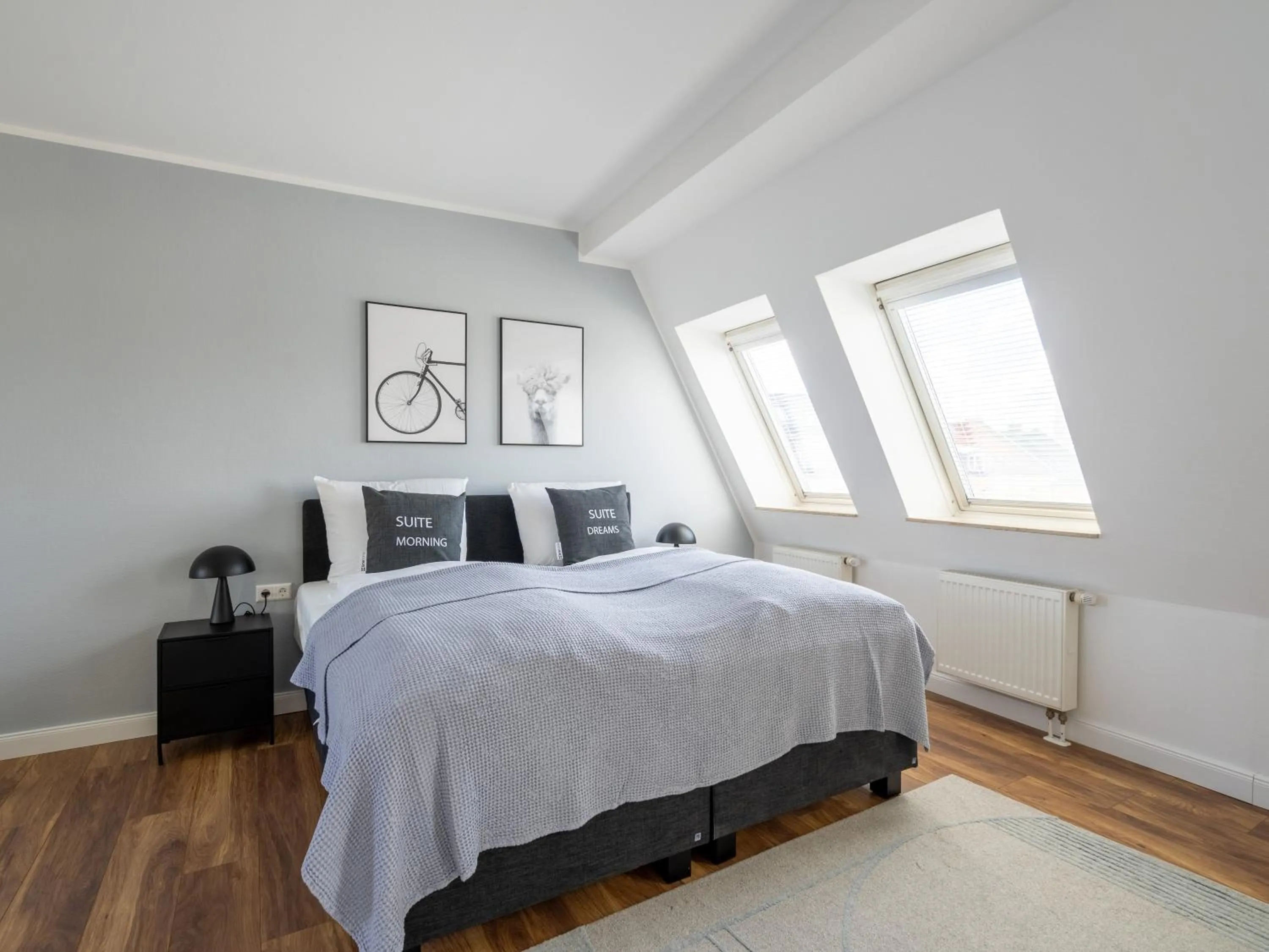 Bed in Flower's Berlin by Limehome - Digital Access