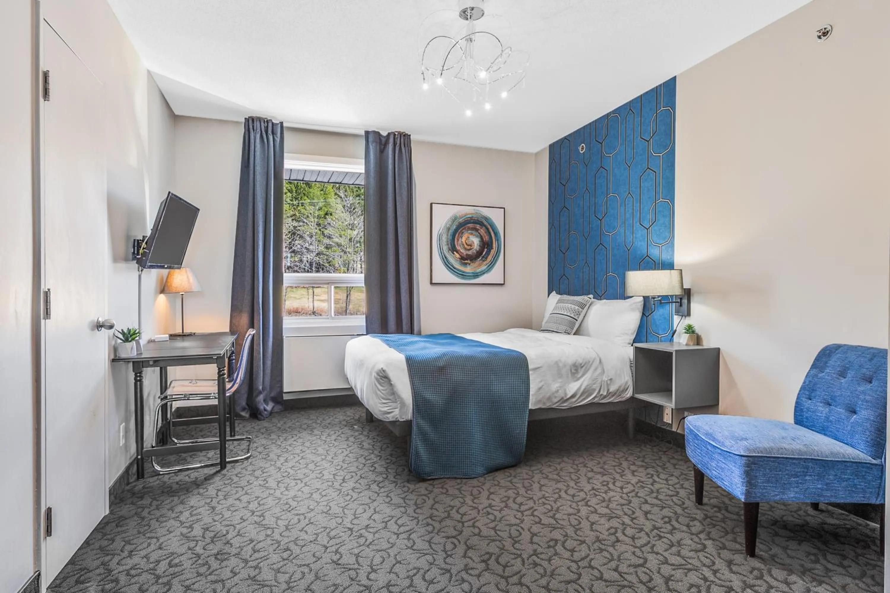 Photo of the whole room, Bed in Manoir Lac-Etchemin