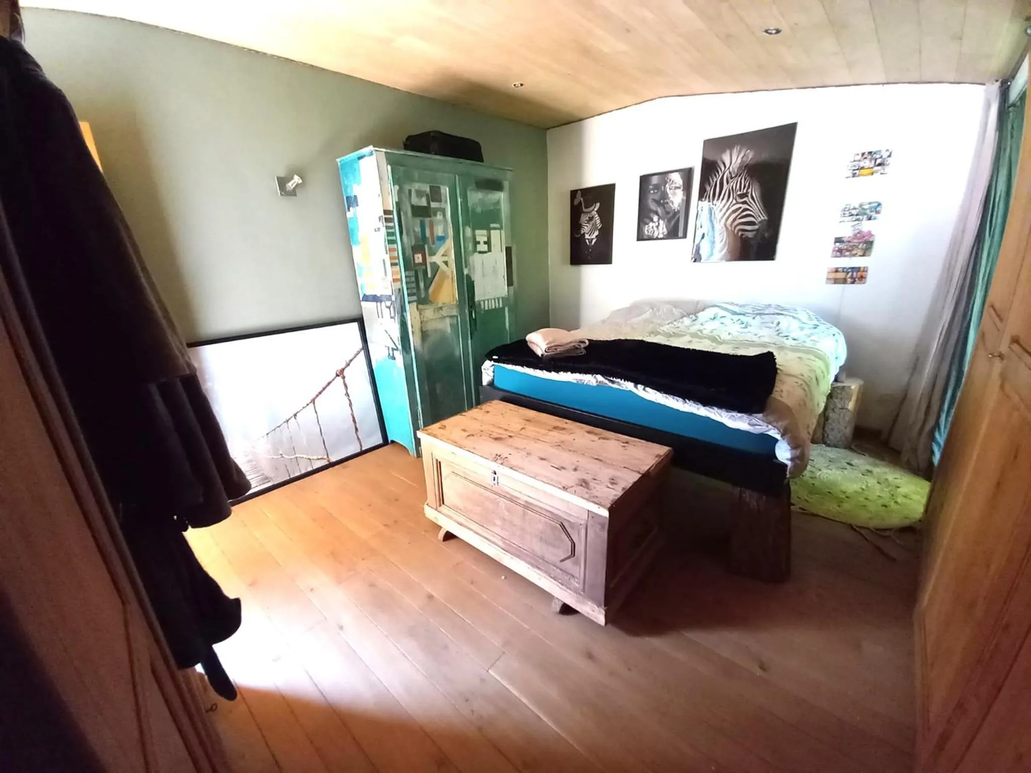 Bed in Chez Madame Irma