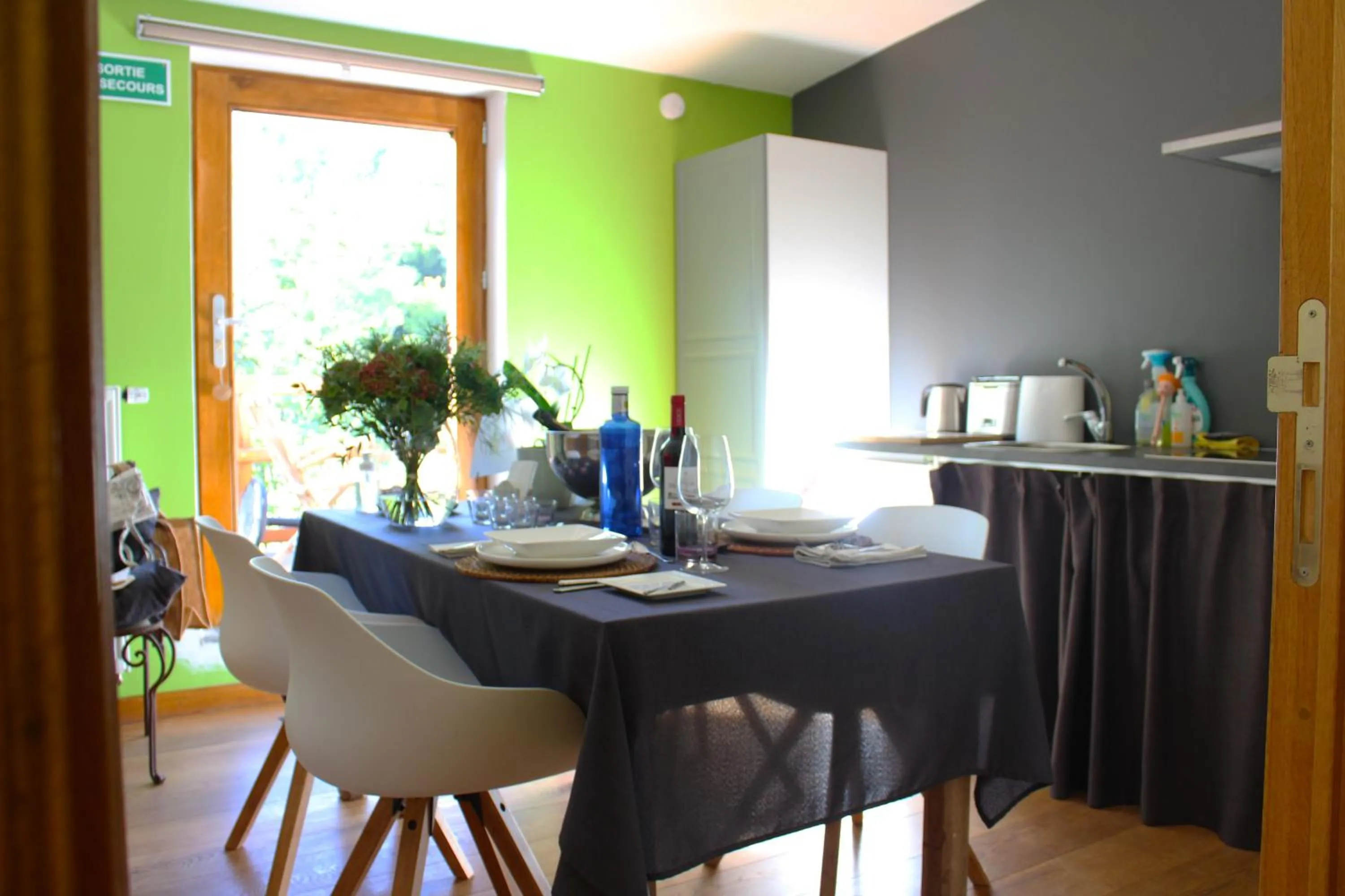 Dining area in Chez Madame Irma
