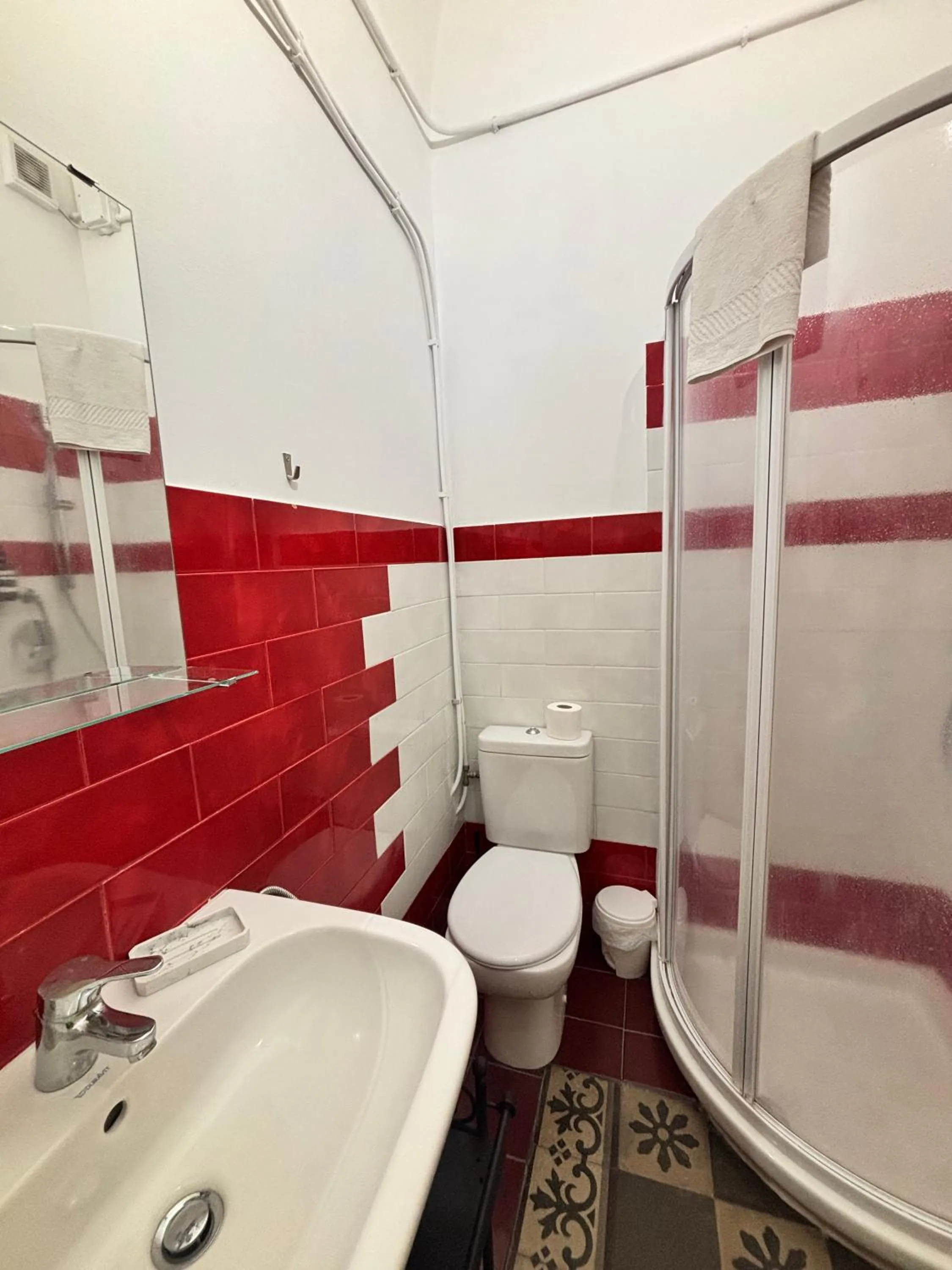 Shower in Il Teatro Rooms