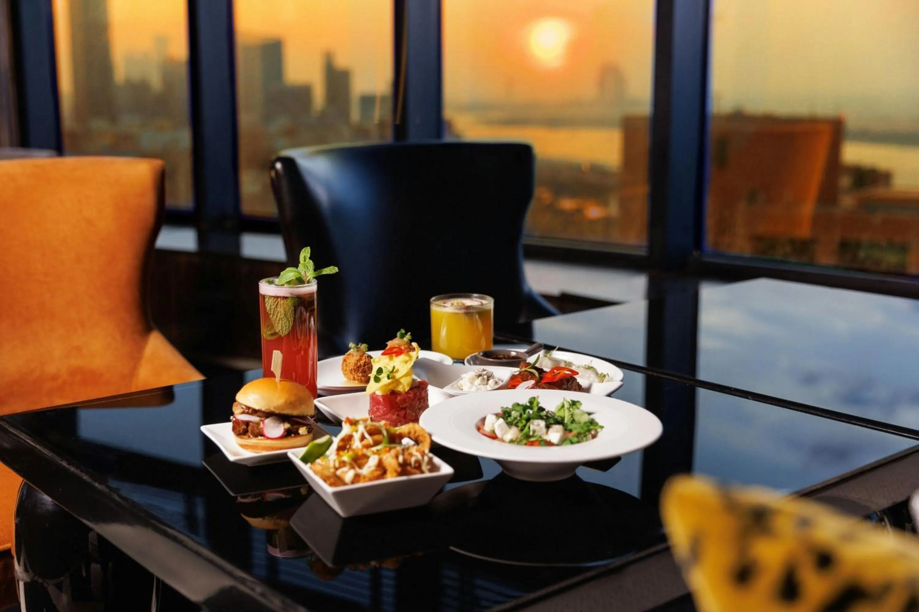 Lounge or bar in Le Royal Meridien Abu Dhabi