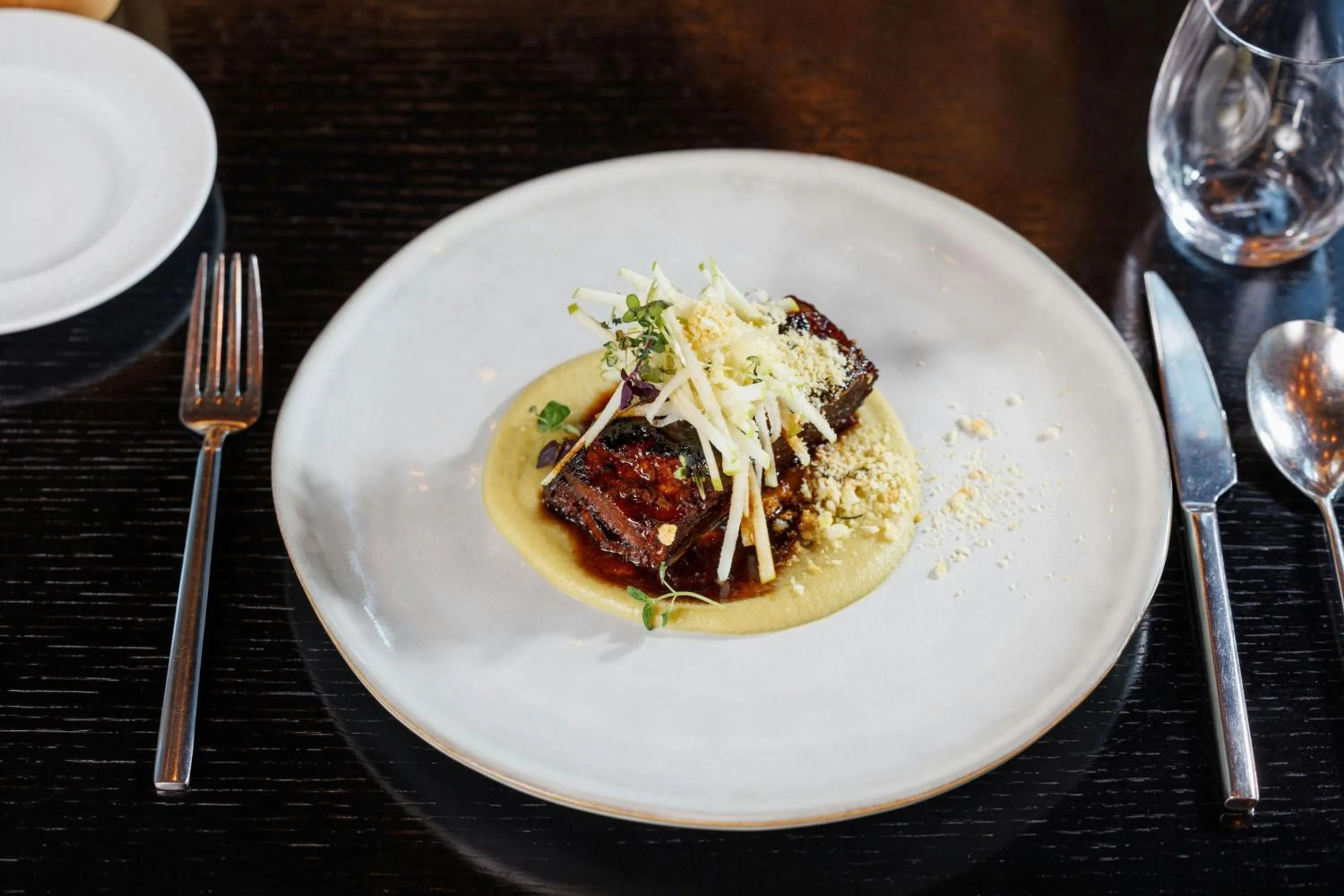 Kitchen or kitchenette in Le Royal Meridien Abu Dhabi
