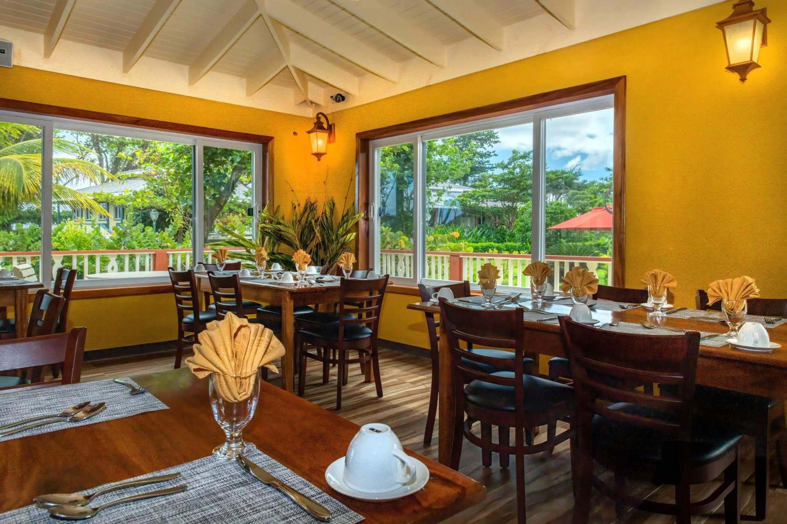 Restaurant/places to eat in Rosalie Bay Eco Resort & Spa