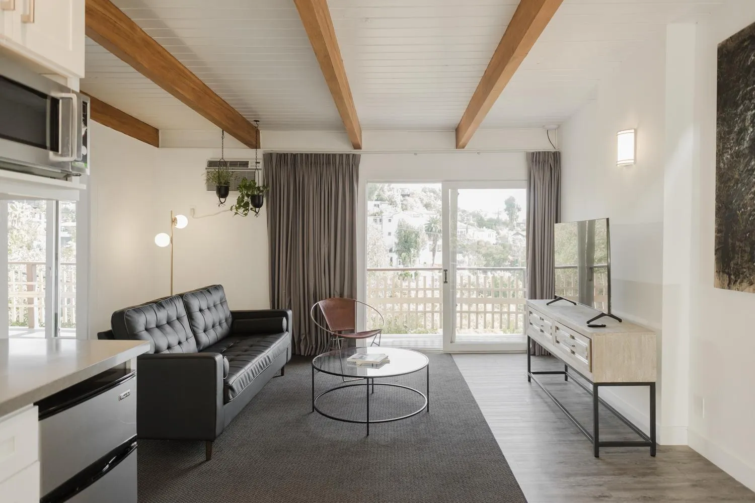 TV and multimedia in Hollywood Hills Hotel