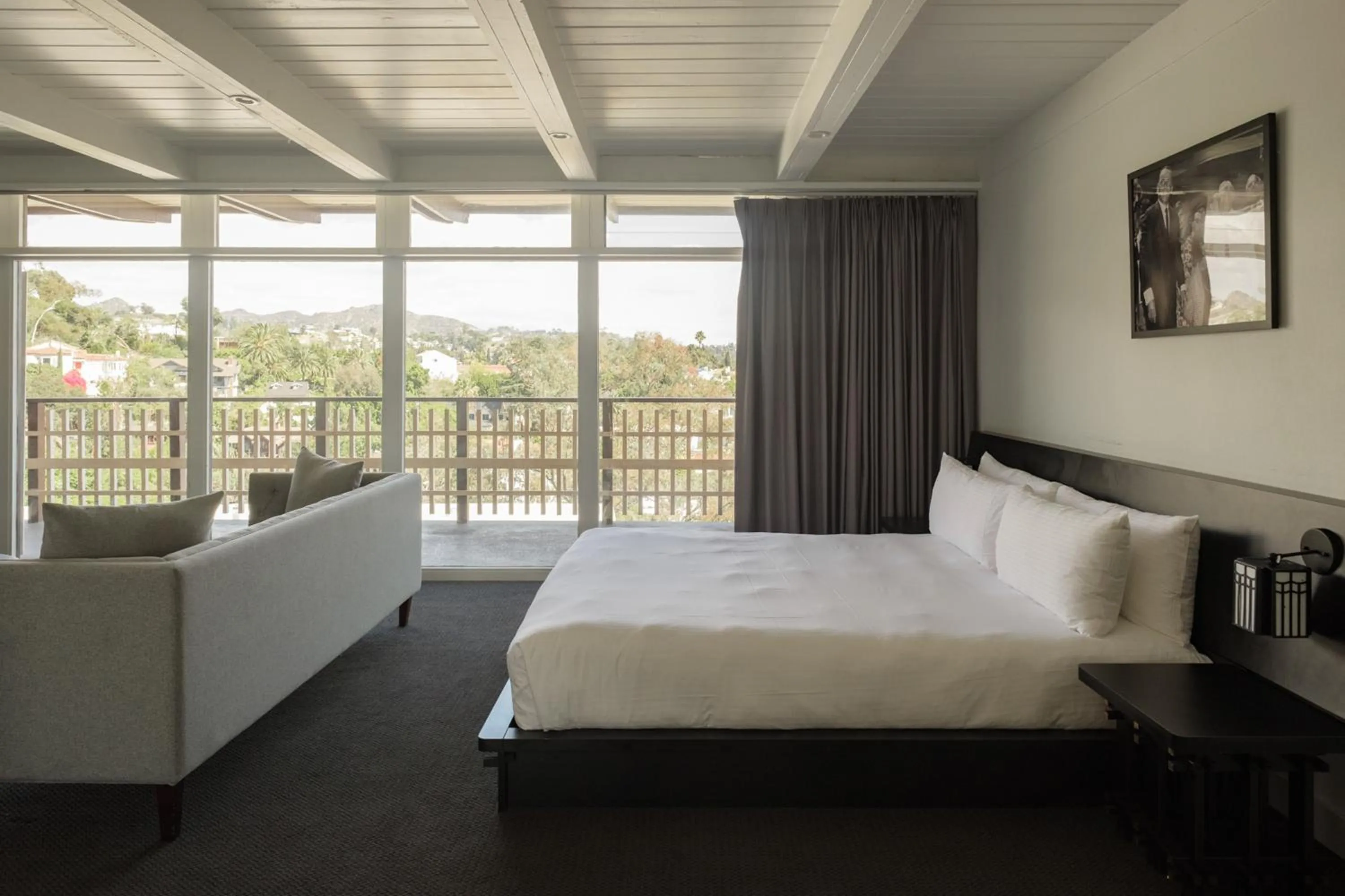 Balcony/Terrace, Bed in Hollywood Hills Hotel