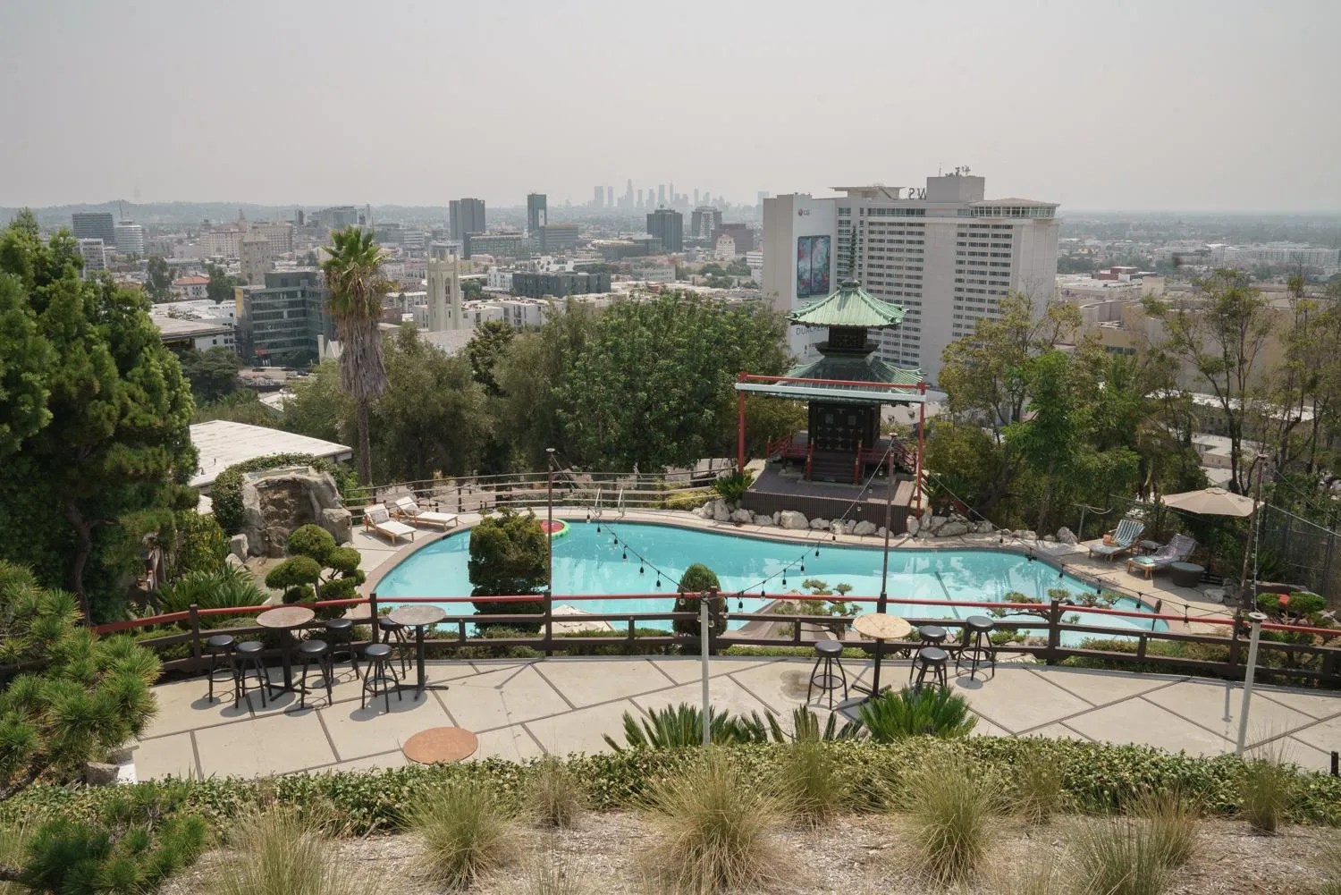 Swimming pool in Hollywood Hills Hotel