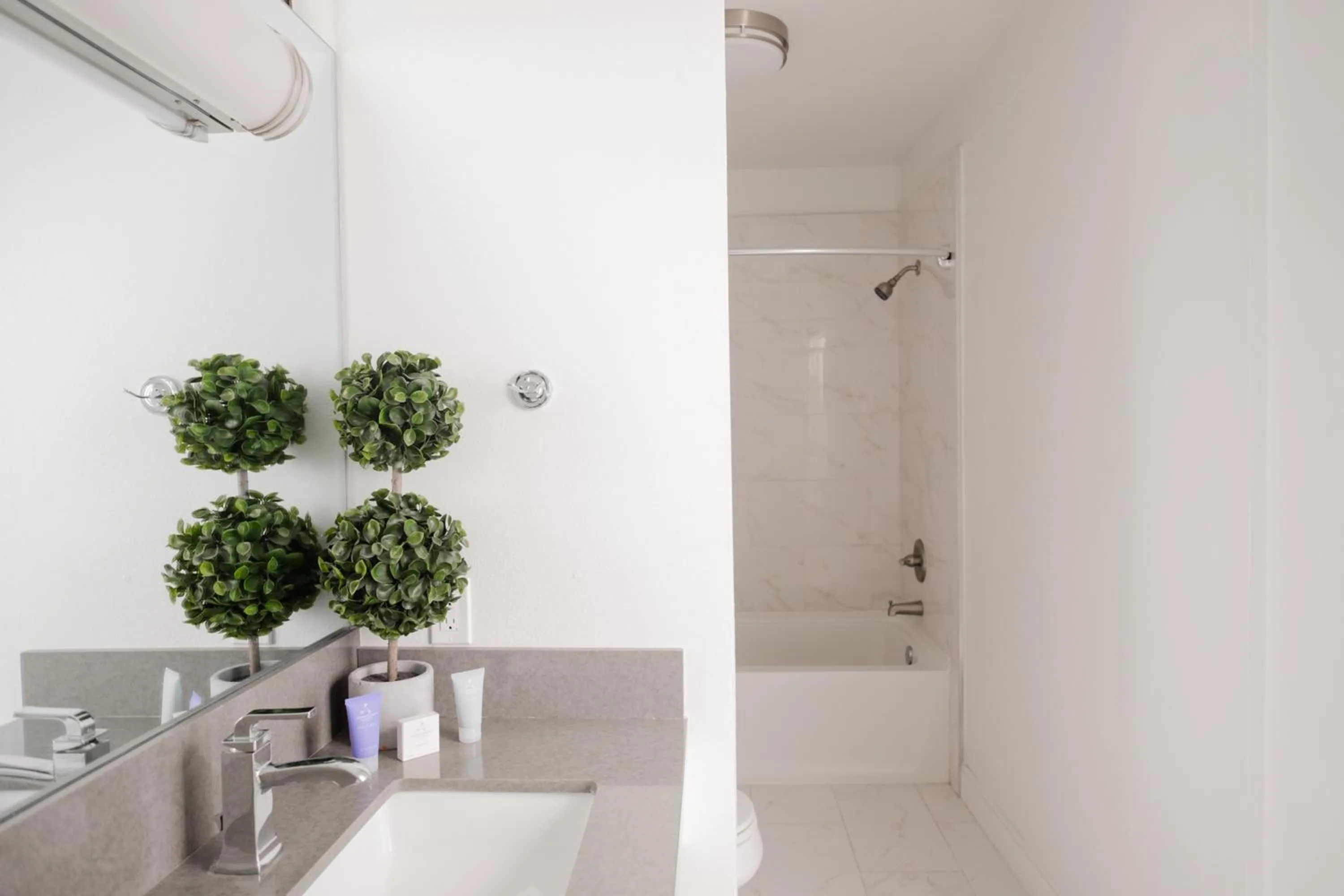 Bathroom in Hollywood Hills Hotel