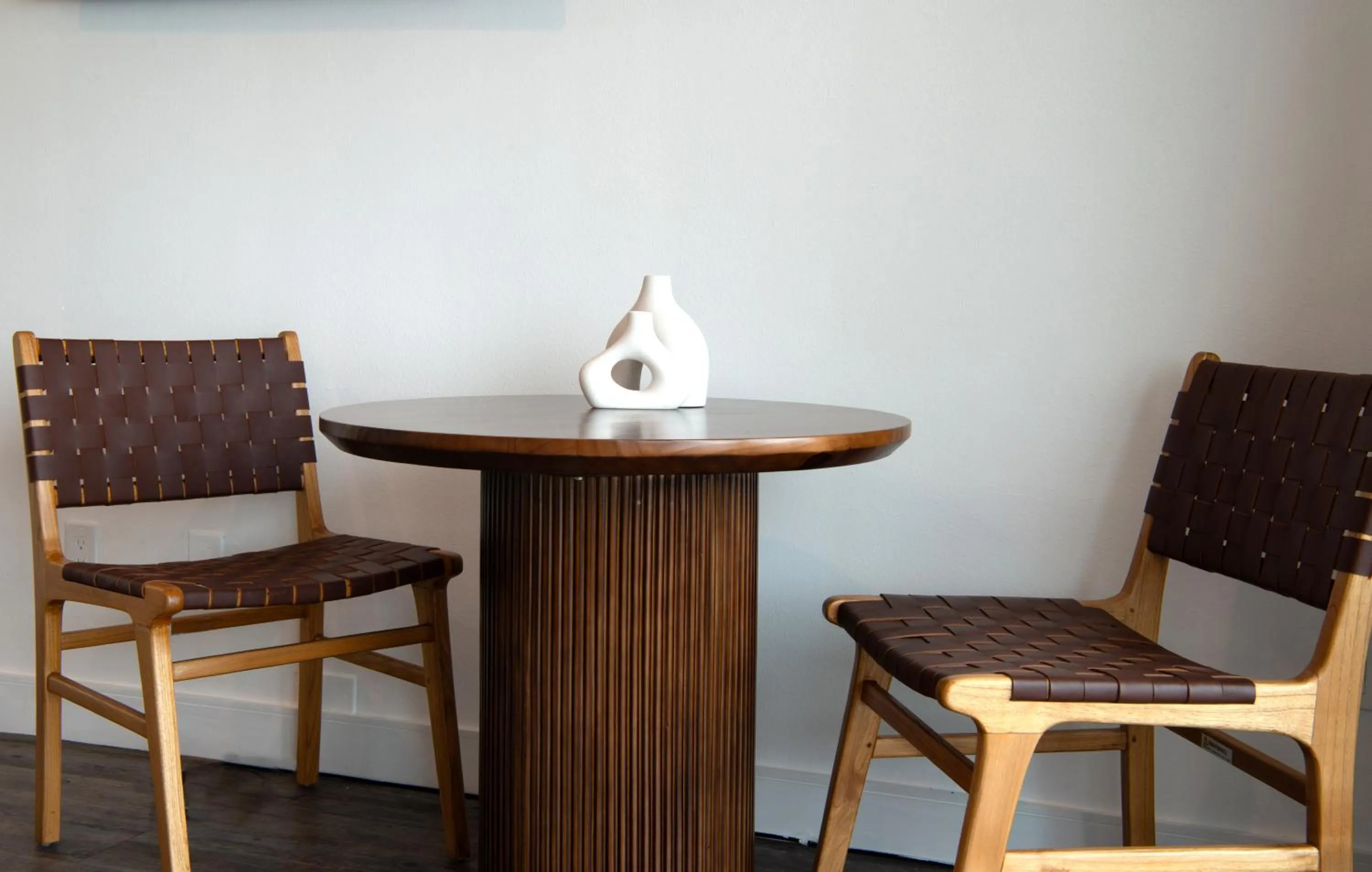 Dining area in Hollywood Hills Hotel