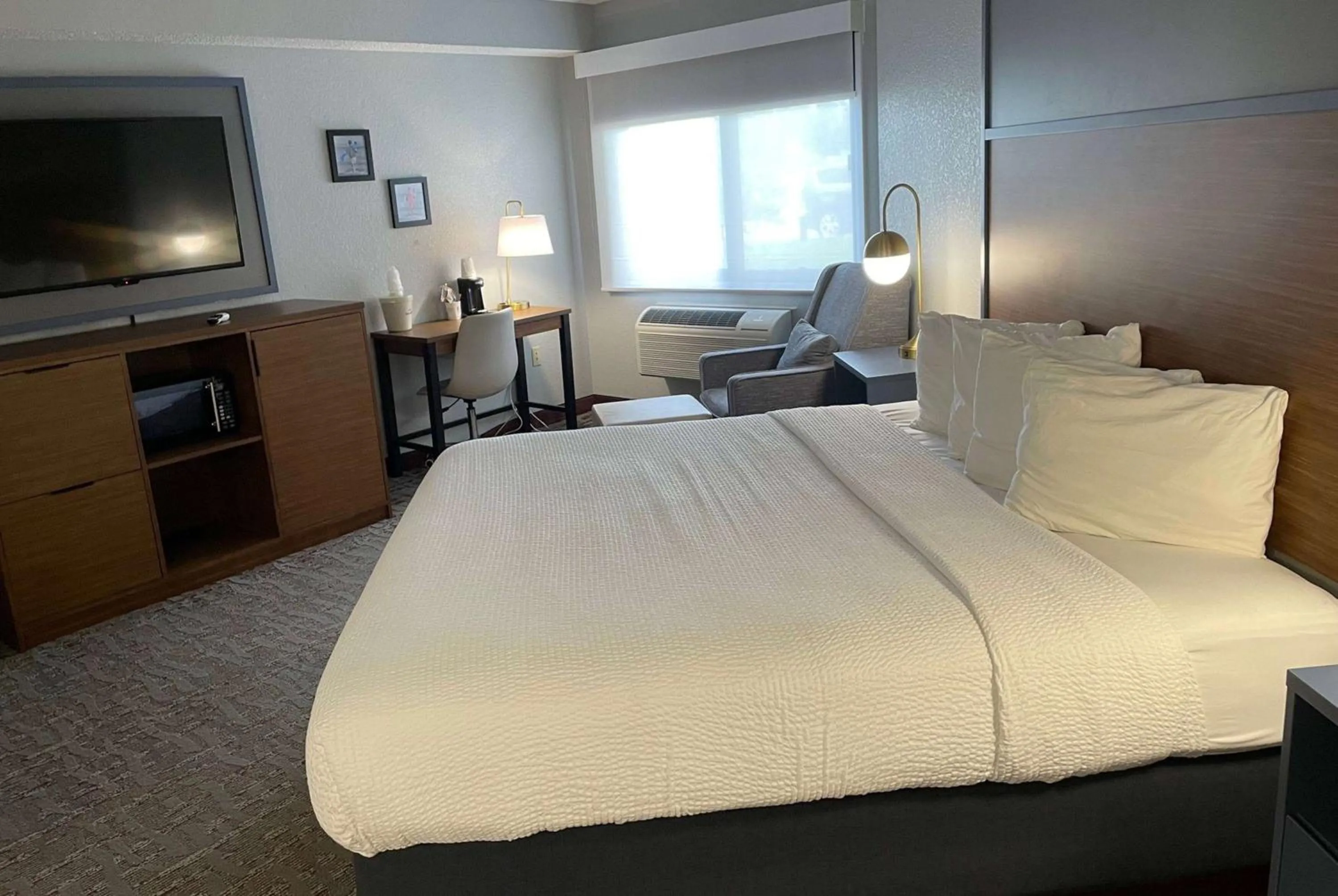 Photo of the whole room, Bed in AmericInn by Wyndham Ankeny/Des Moines