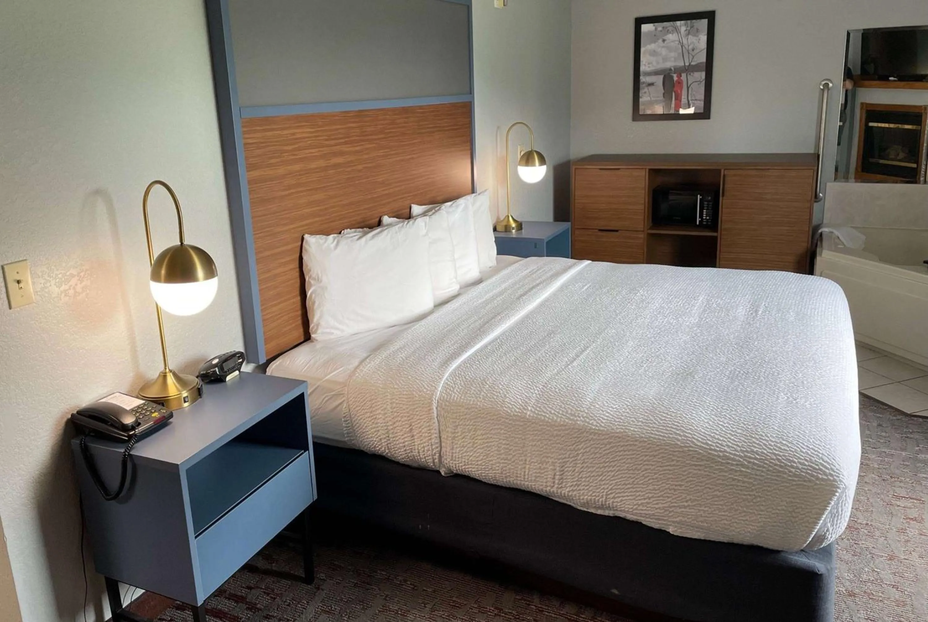 Photo of the whole room, Bed in AmericInn by Wyndham Ankeny/Des Moines