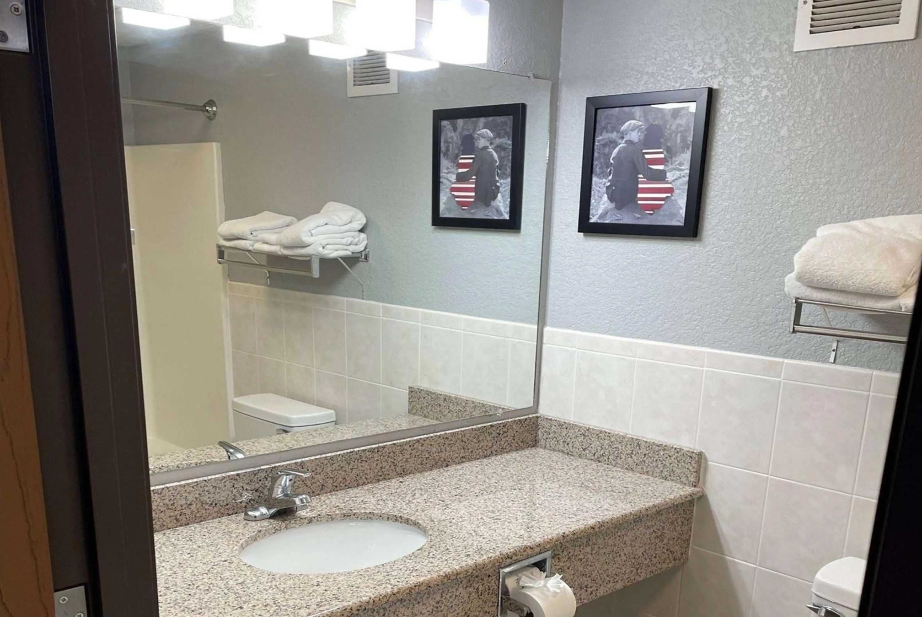 TV and multimedia in AmericInn by Wyndham Ankeny/Des Moines