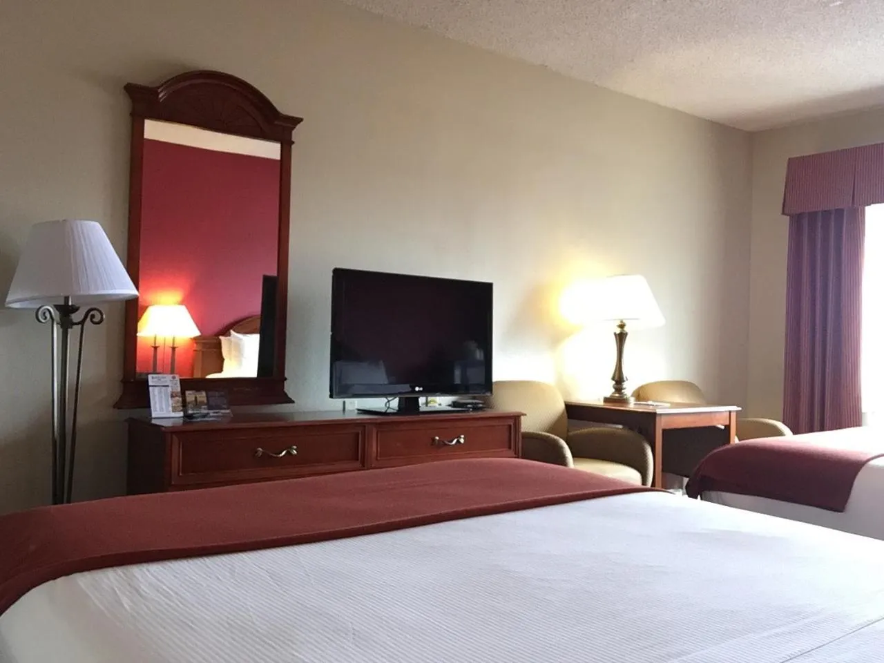 Day, Bed in Baymont Inn & Suites by Wyndham Holbrook