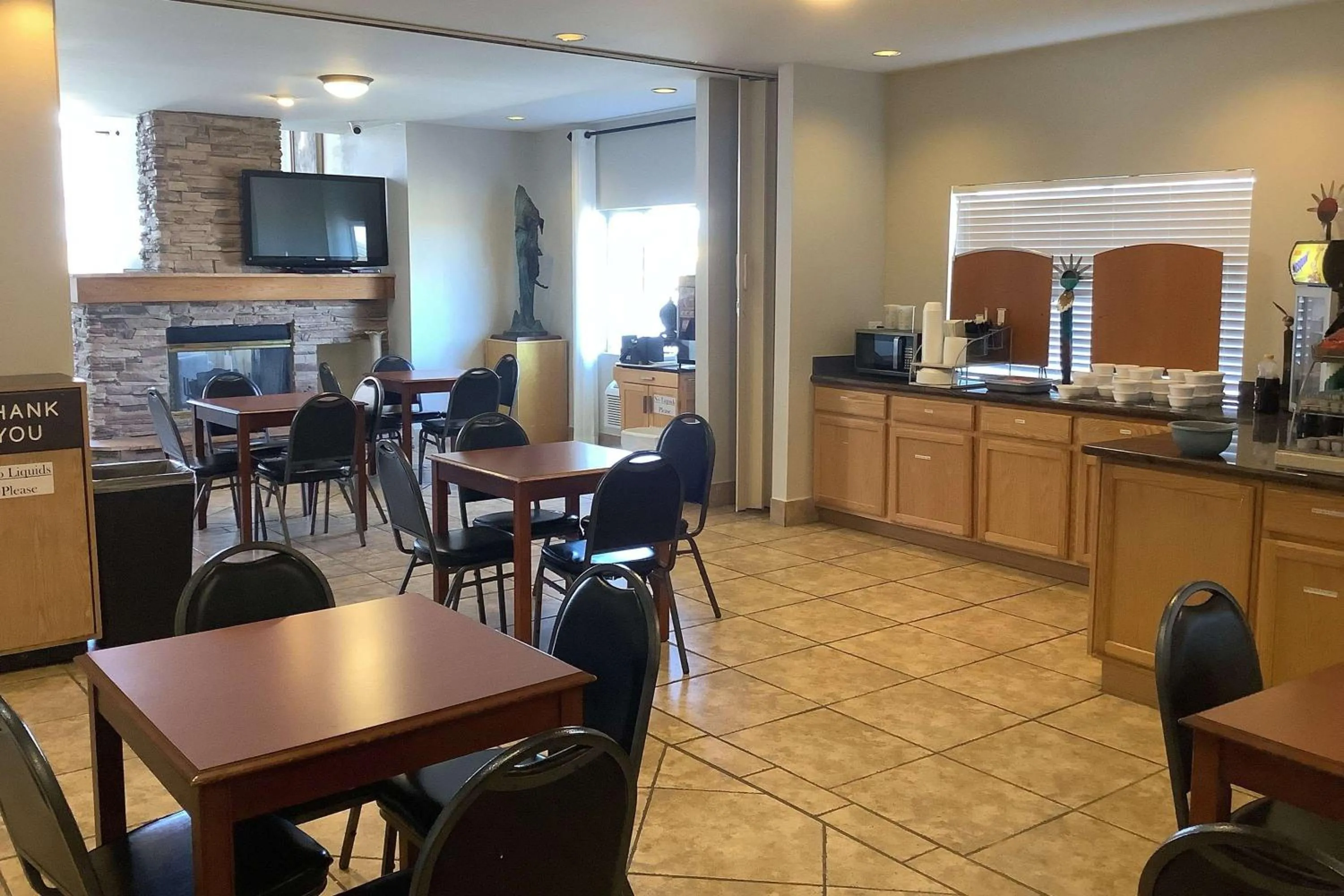 Restaurant/places to eat in Baymont Inn & Suites by Wyndham Holbrook