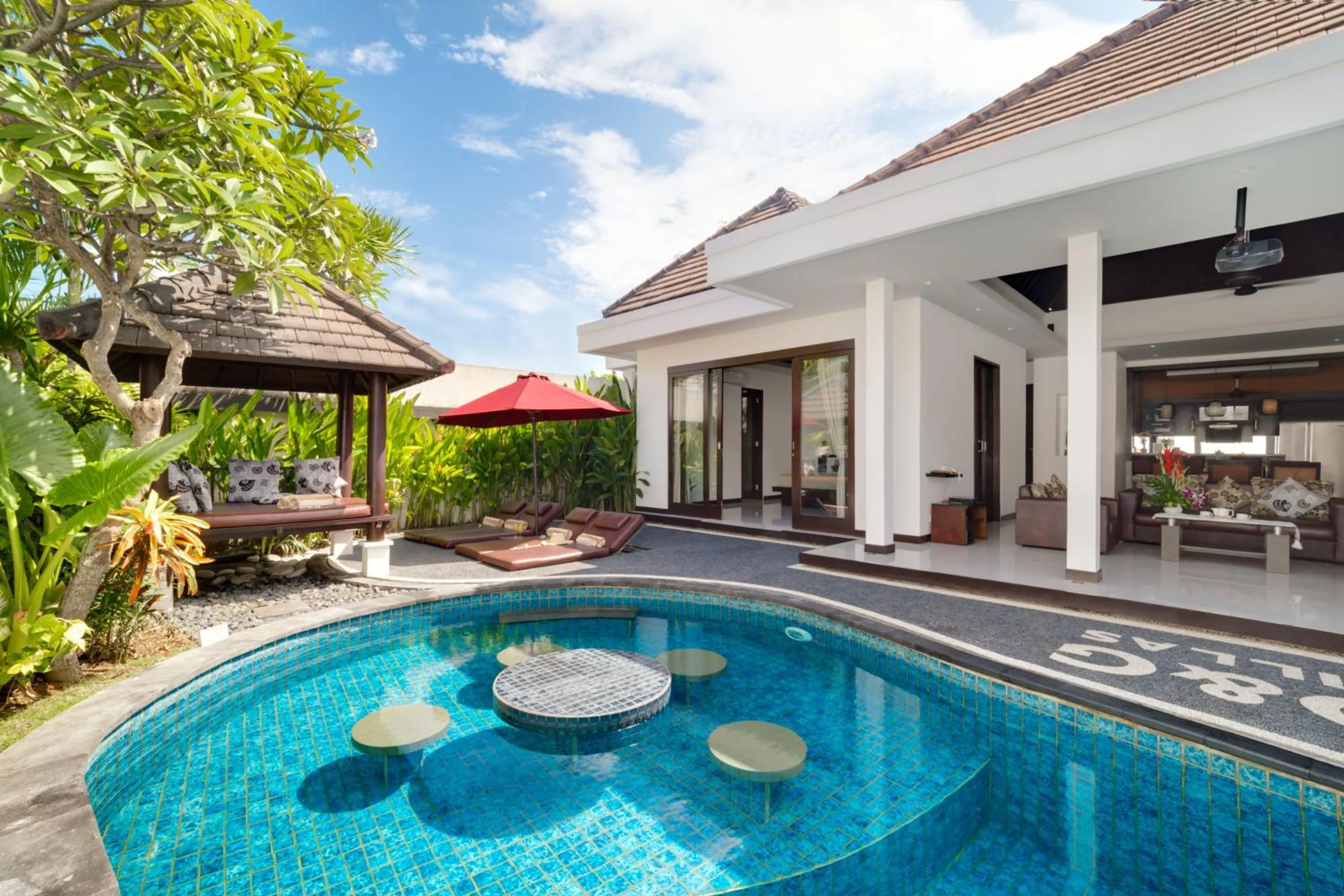 Swimming pool in D&G Villas Nusa Dua