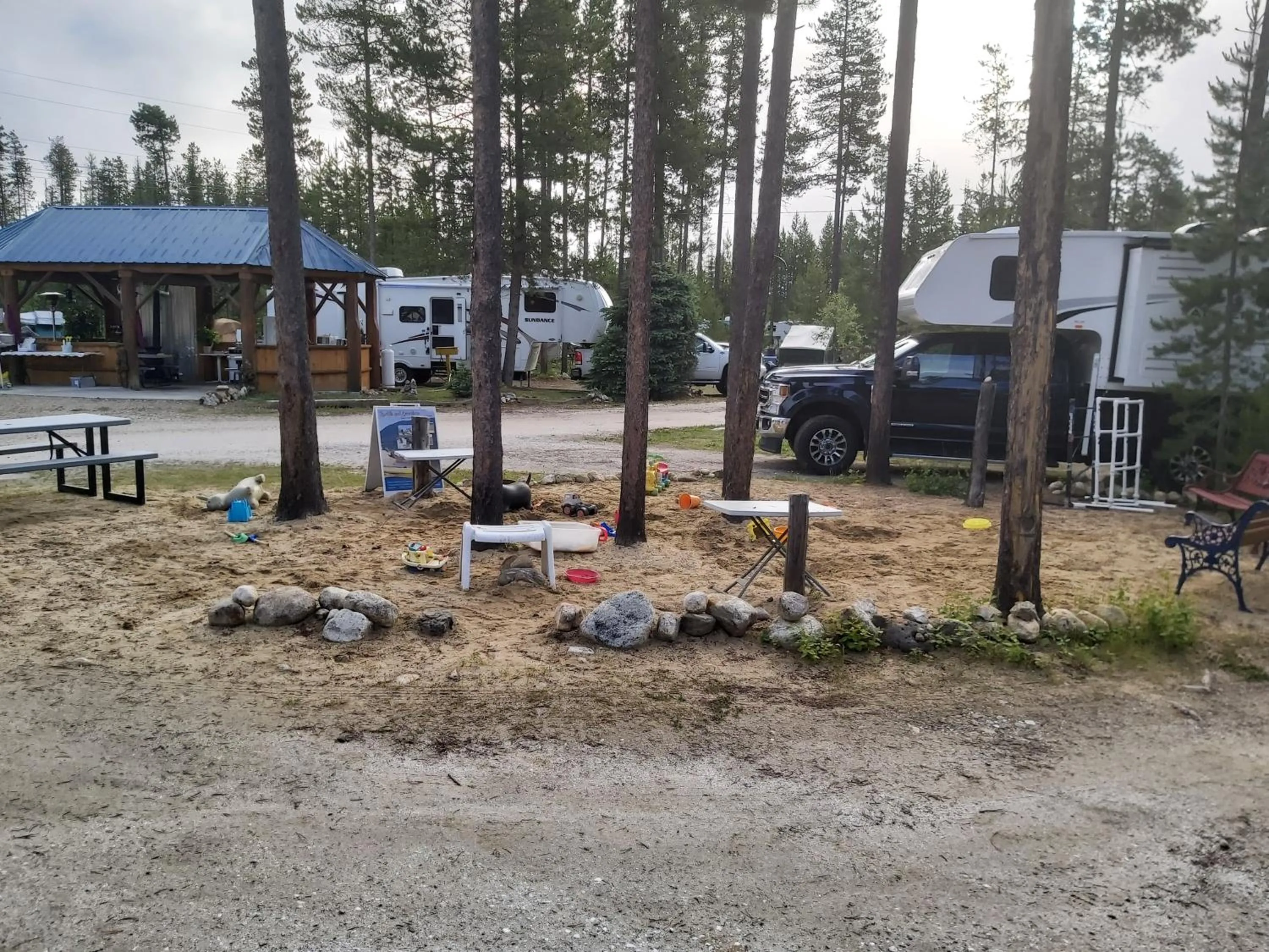 Blue River Campgrounds & Cabin-public washroom
