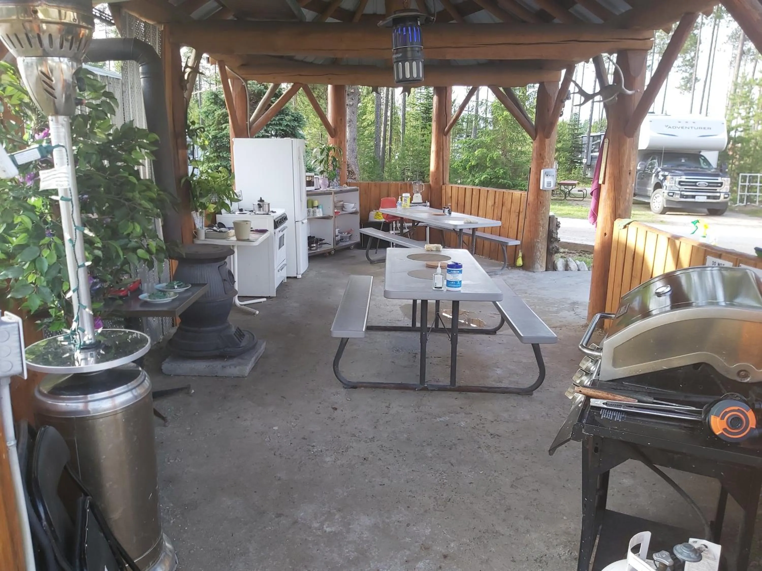 Blue River Campgrounds & Cabin-public washroom