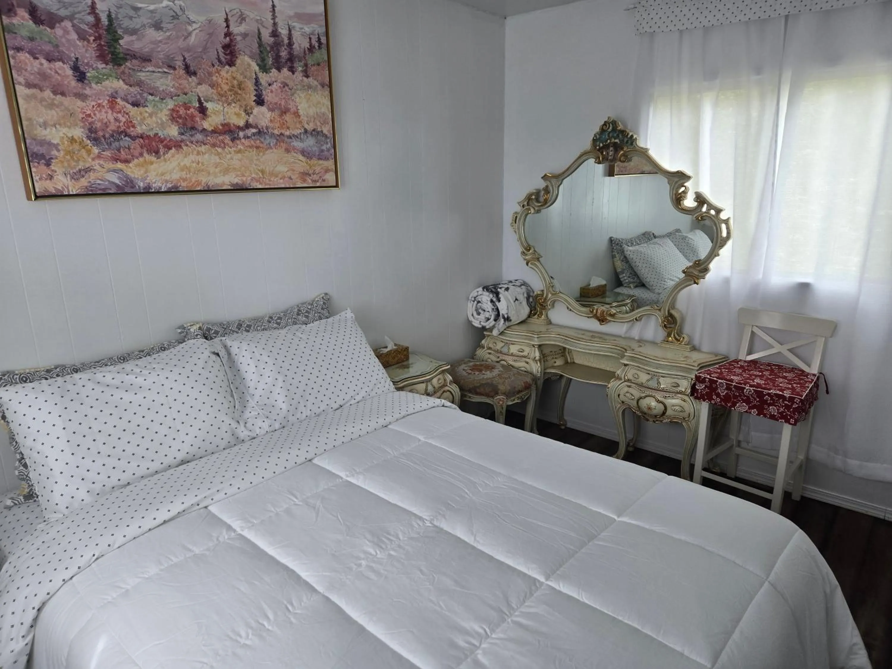 Bed in Blue River Campgrounds & Cabin-public washroom