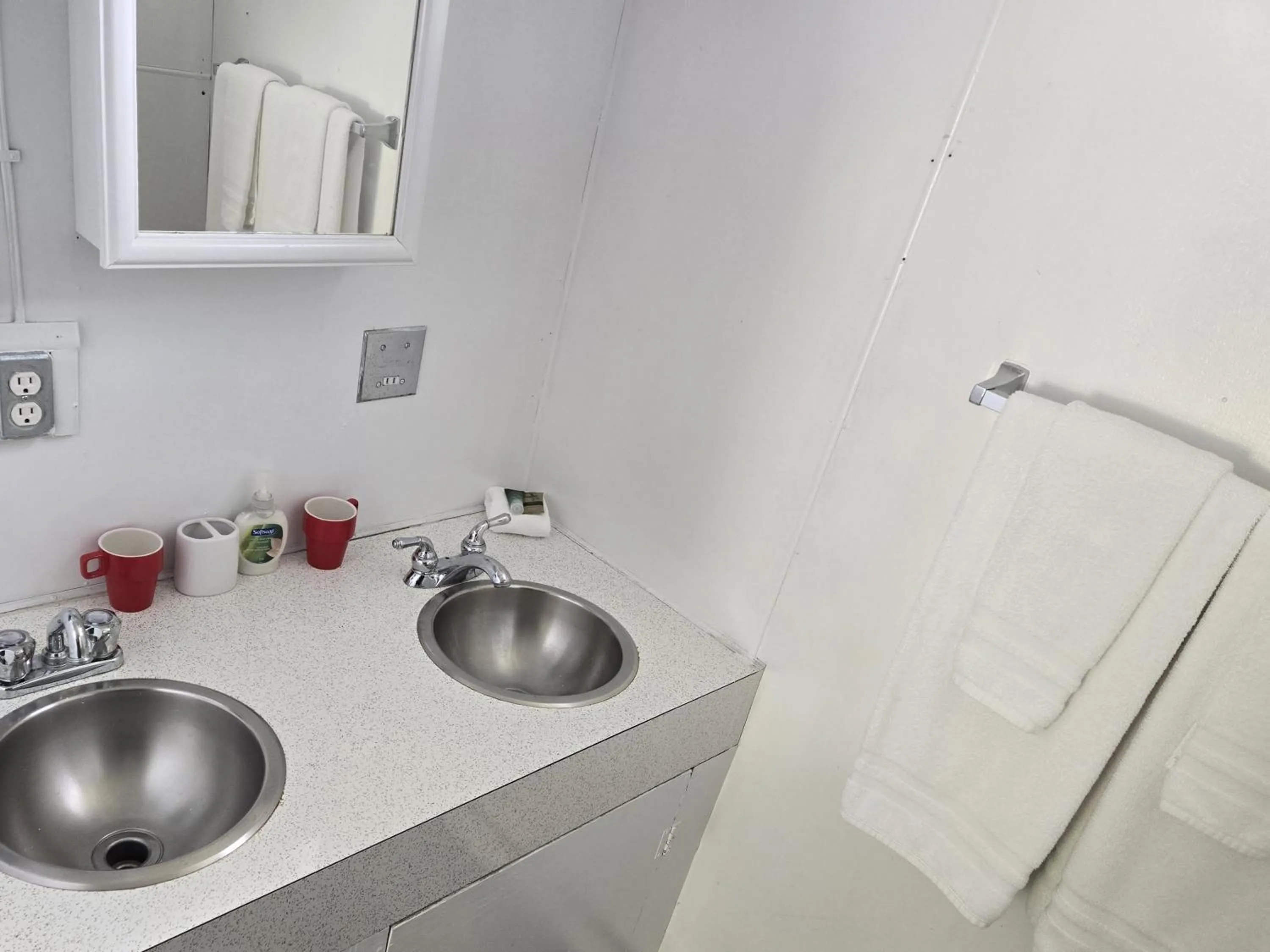 Blue River Campgrounds & Cabin-public washroom