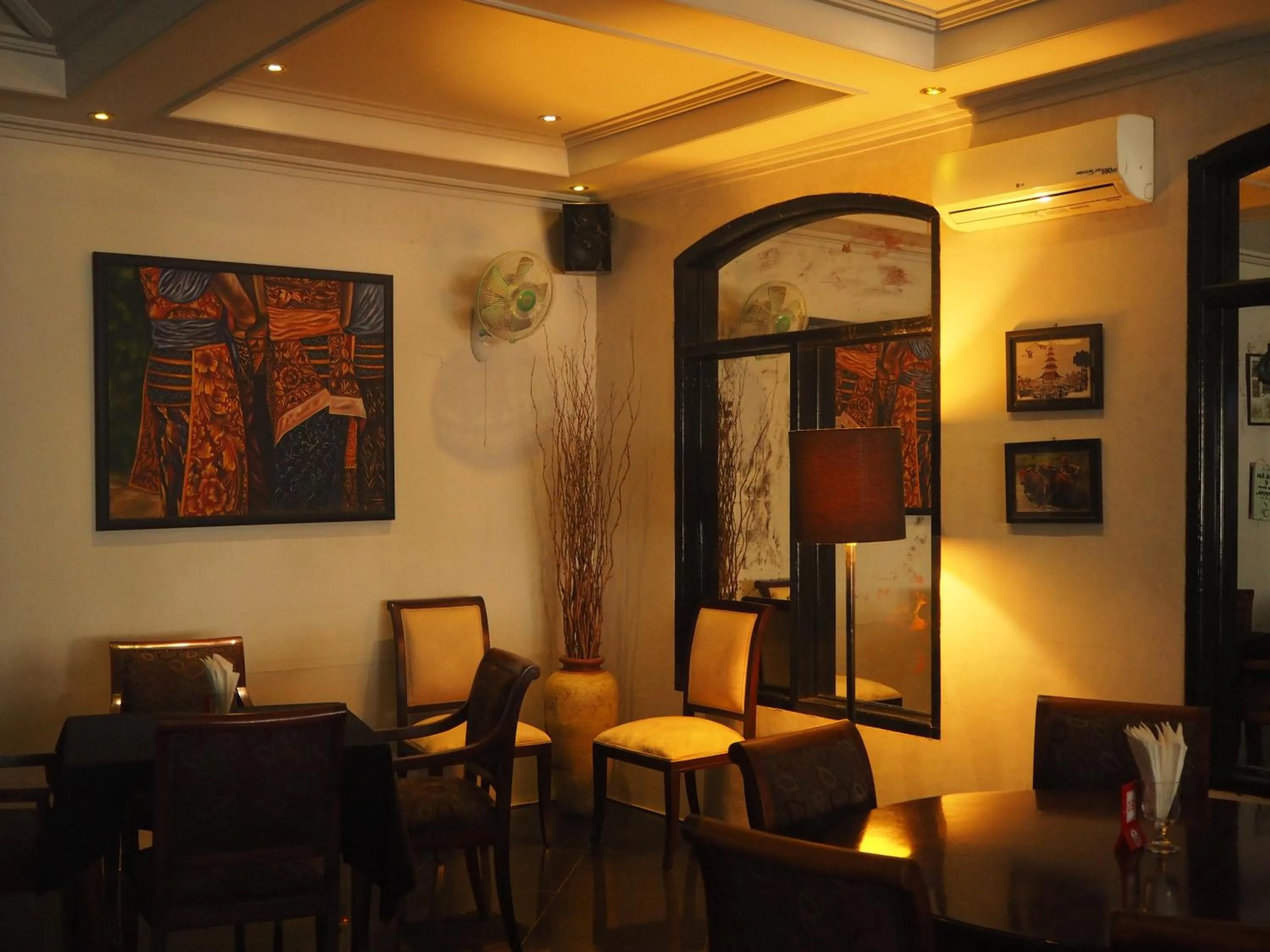 Lounge or bar in The Gecho Inn Town