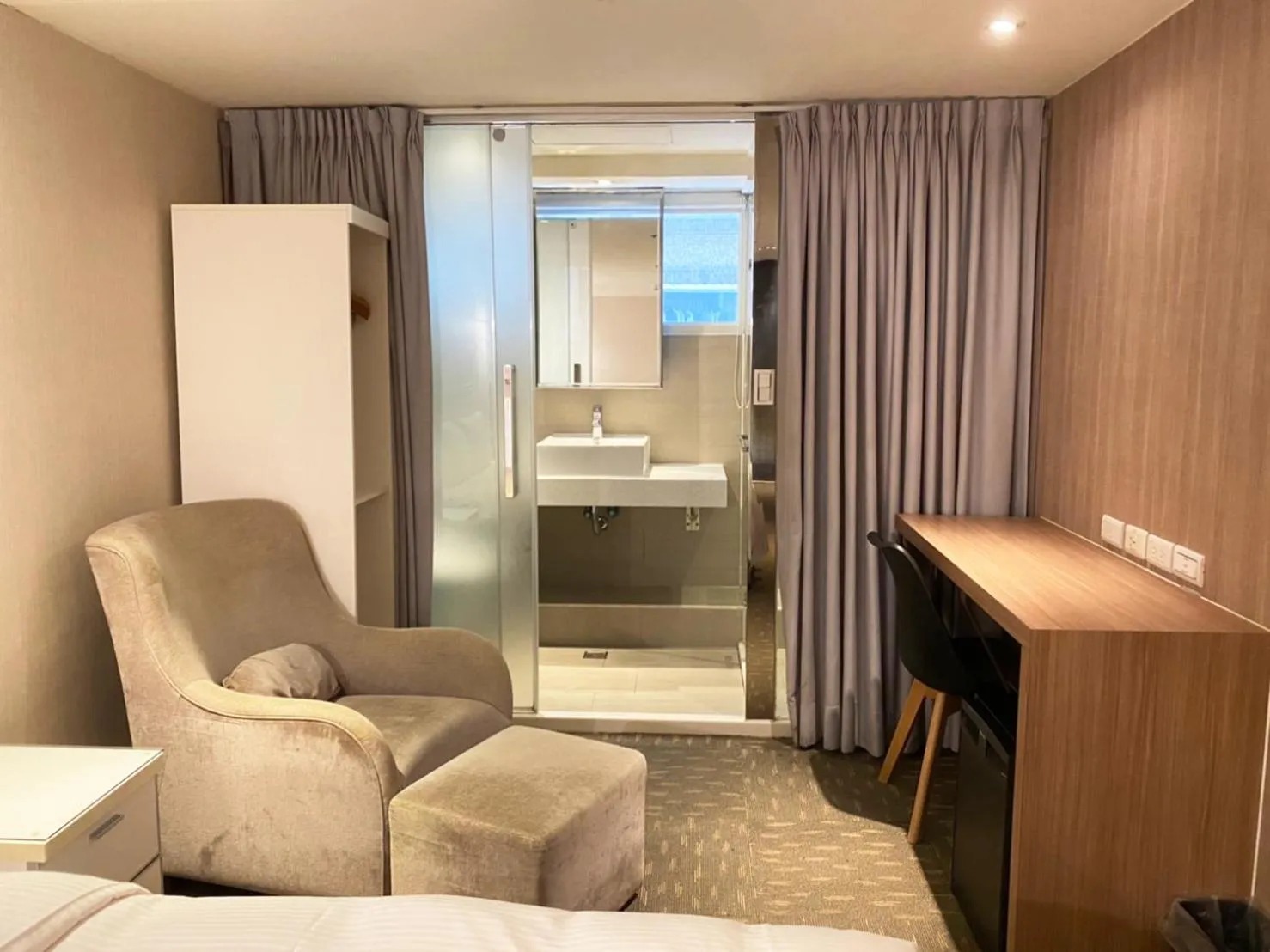 wardrobe in Via Loft Hotel