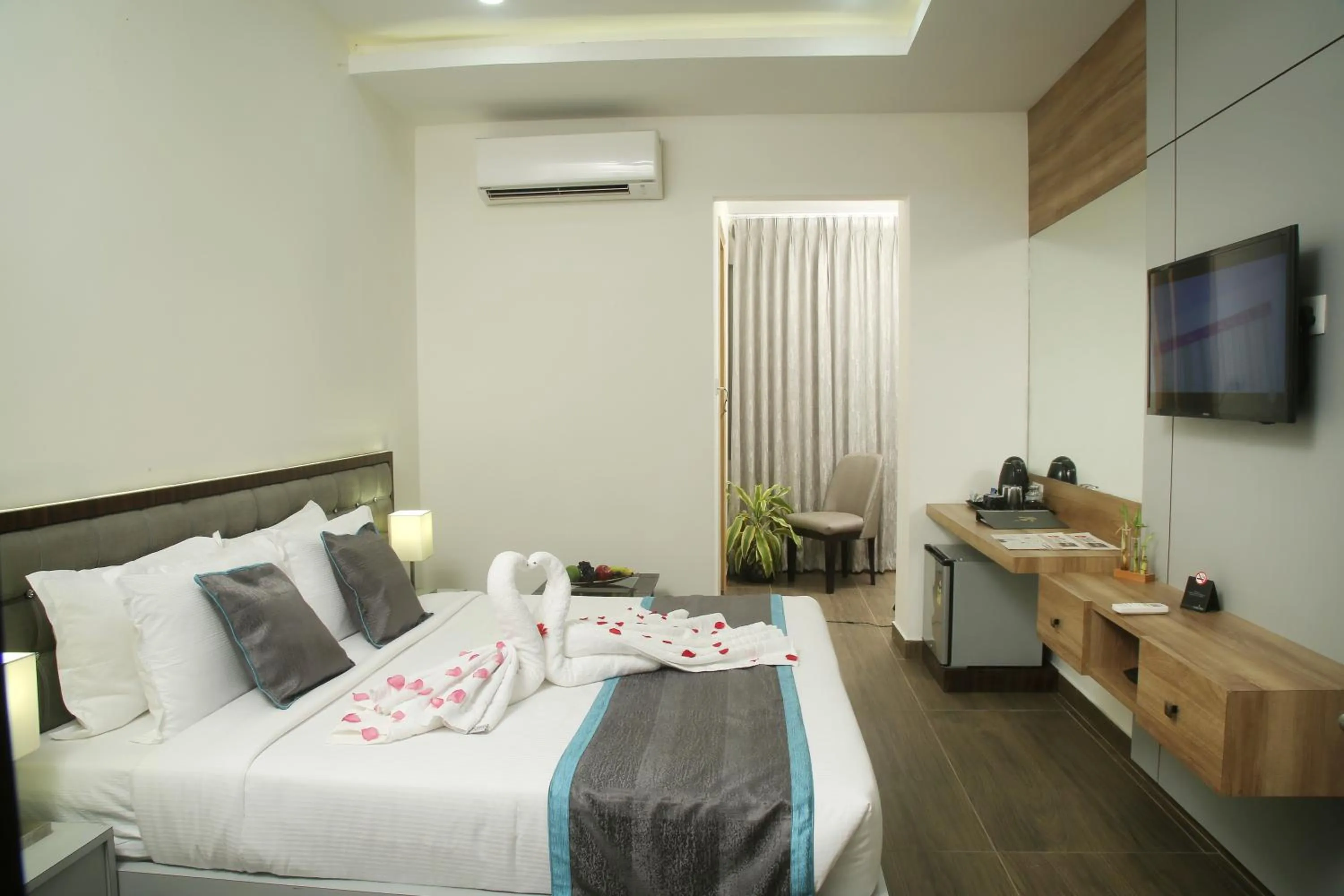 Photo of the whole room, Bed in PARK IRIS HOTELS, MG Road